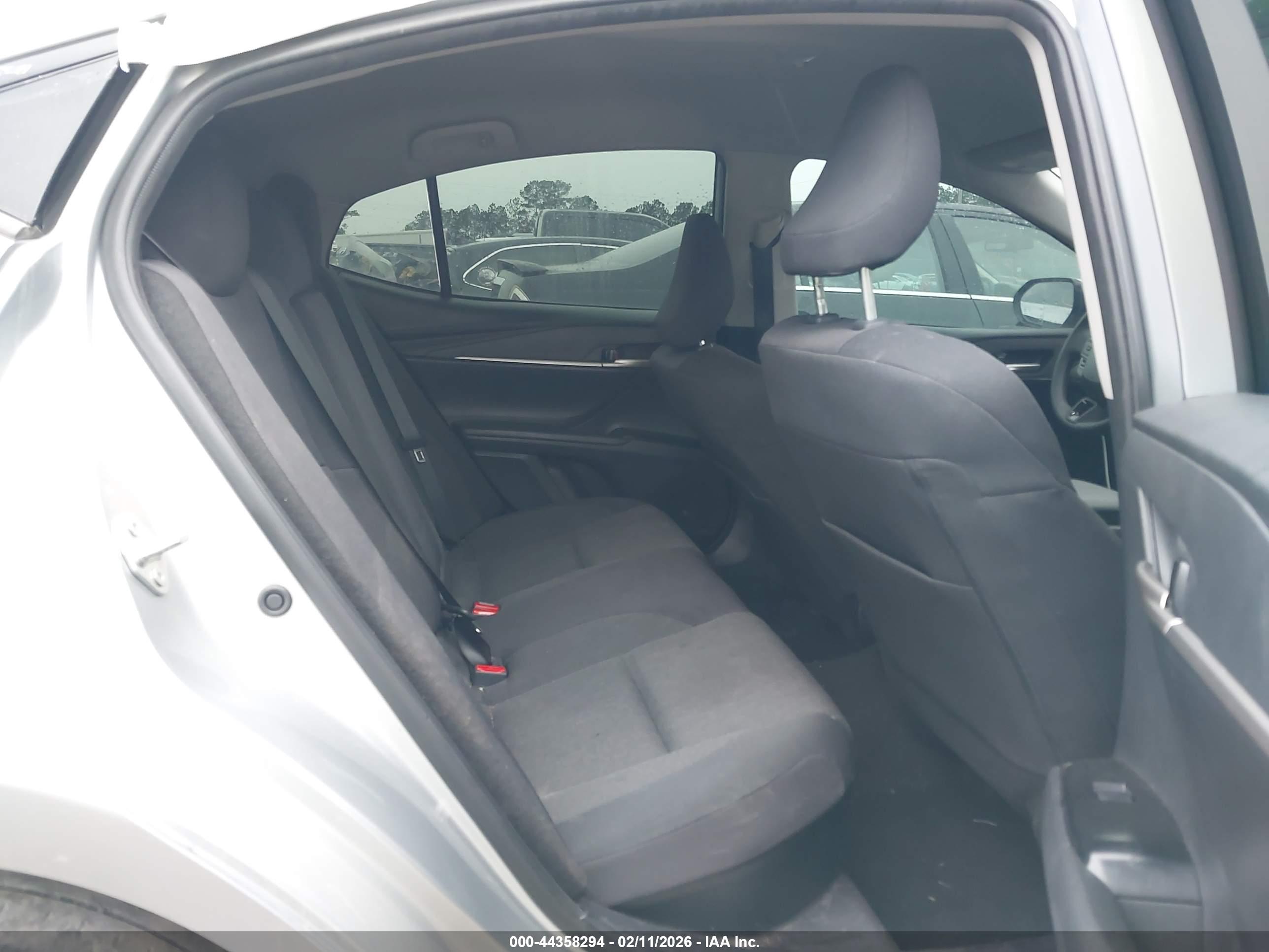 TOYOTA CAMRY image 8