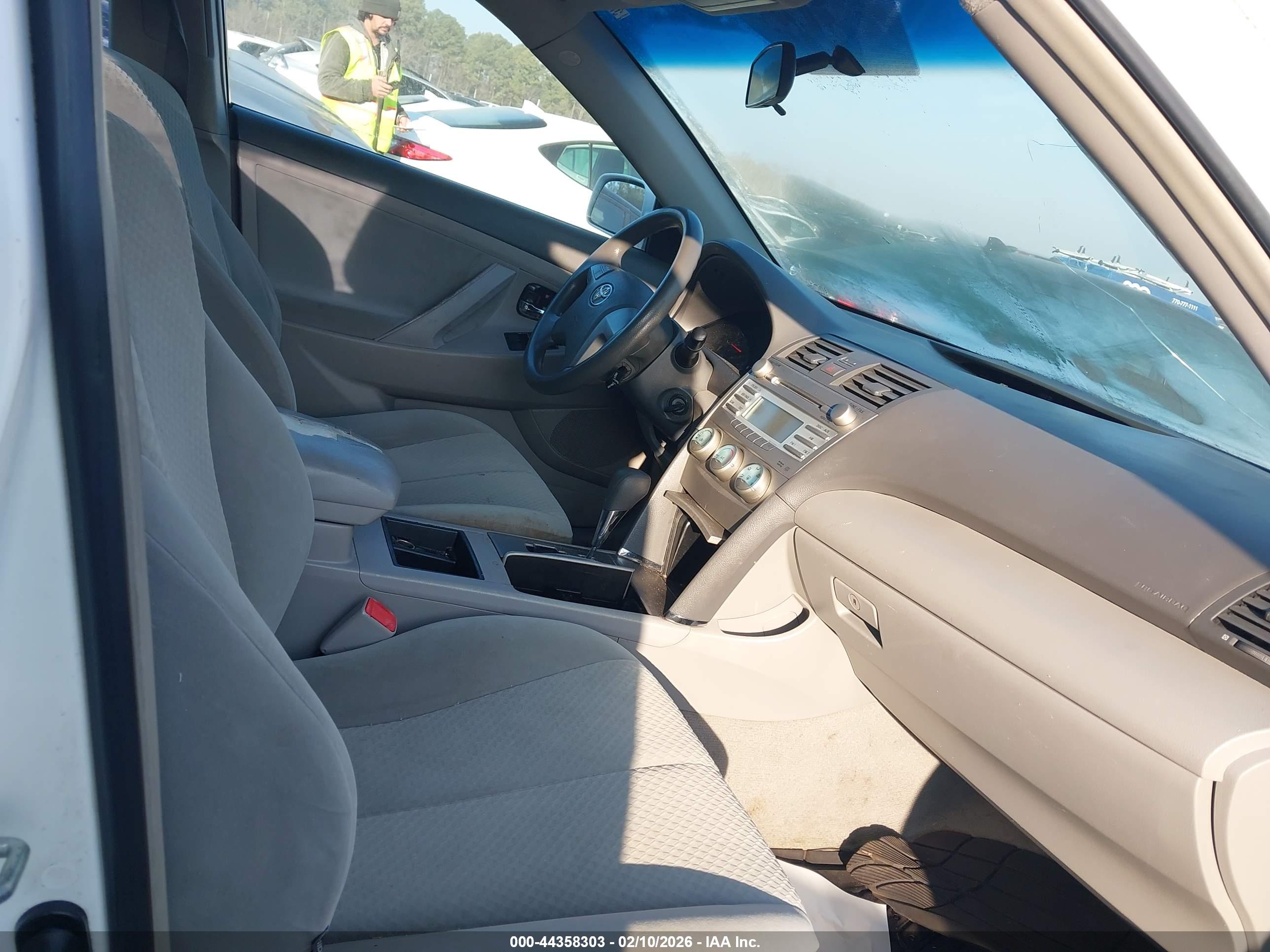 TOYOTA CAMRY image 5
