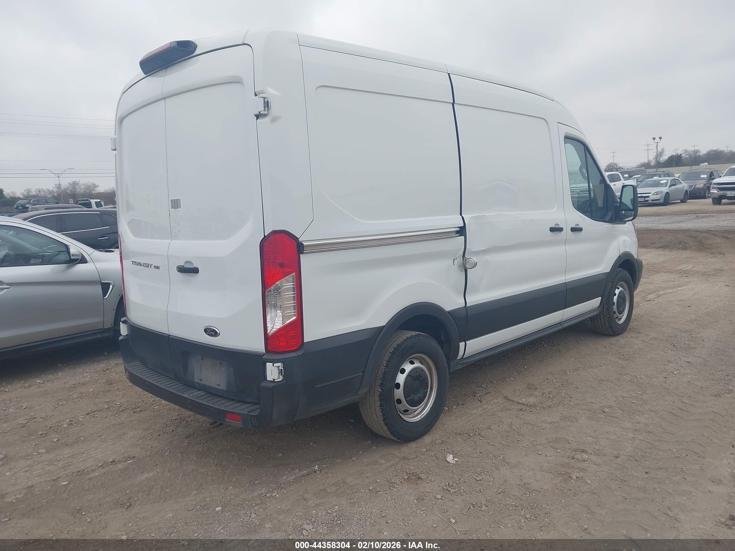 FORD TRANSIT-150 image 4