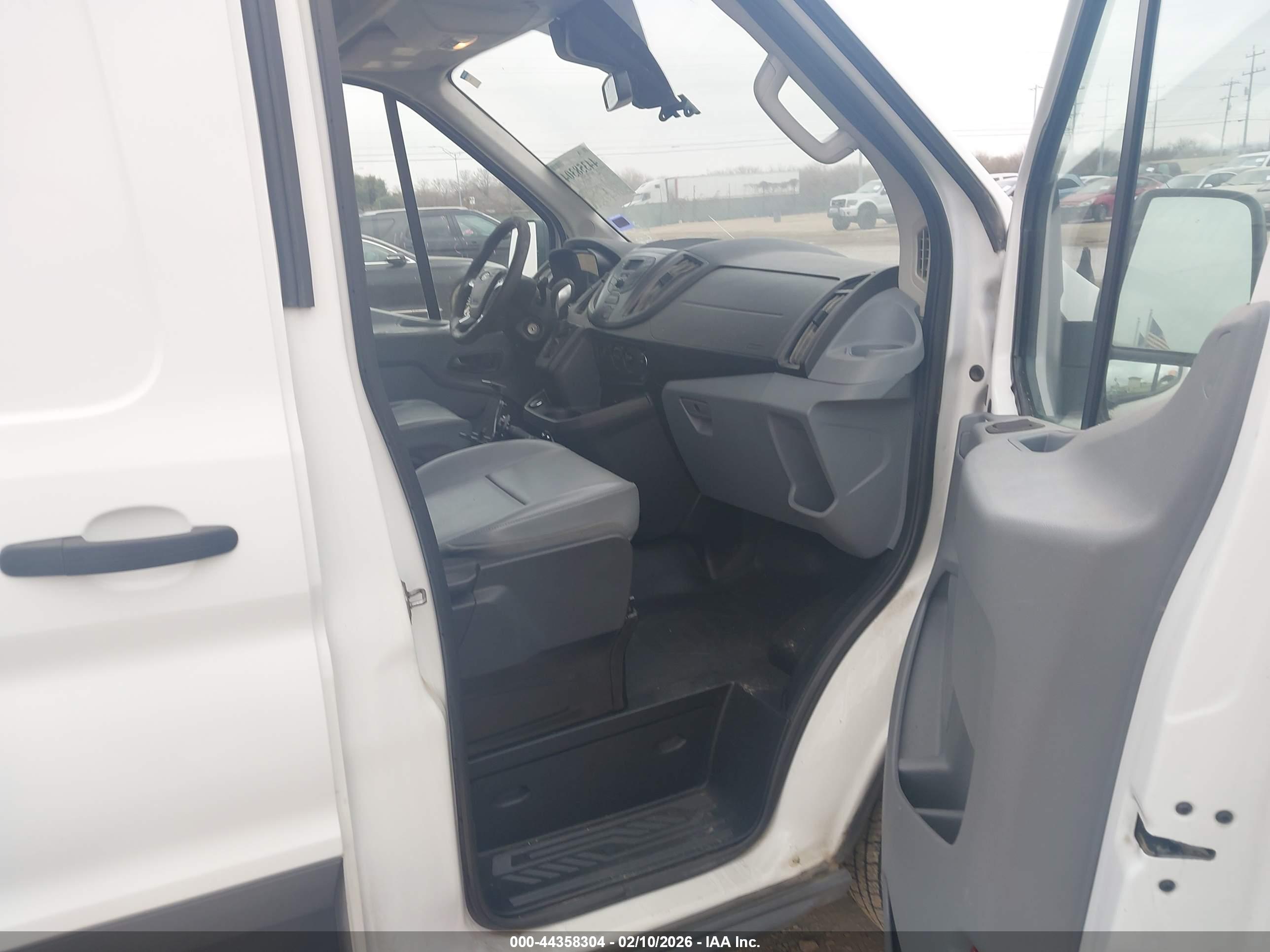 FORD TRANSIT-150 image 5