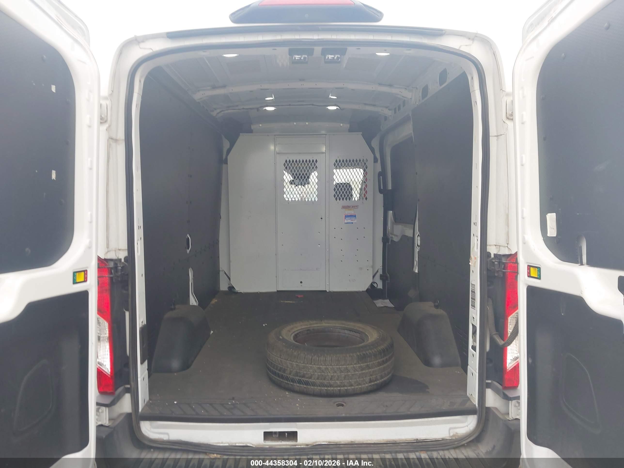 FORD TRANSIT-150 image 8