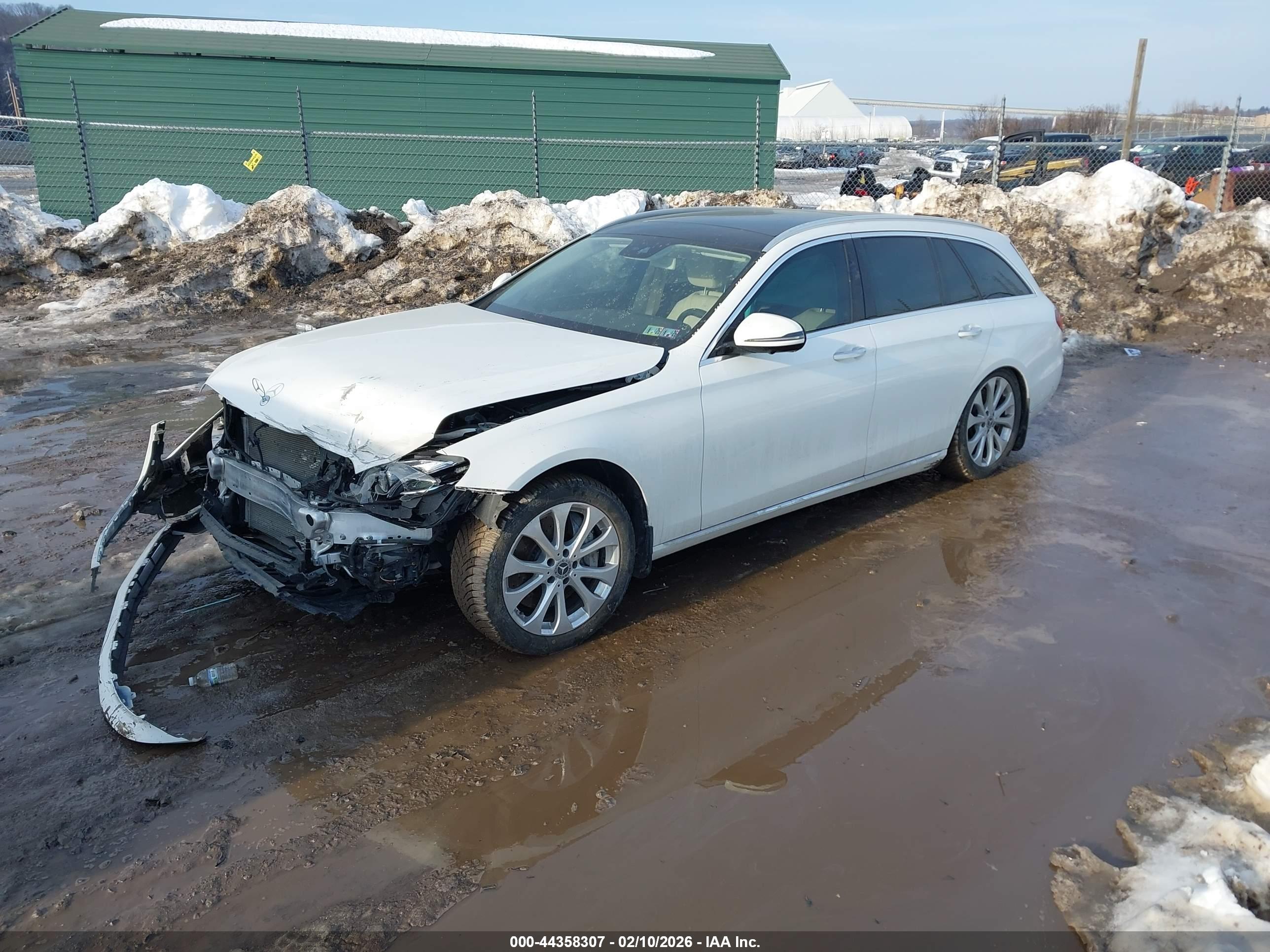 MERCEDES-BENZ E image 2
