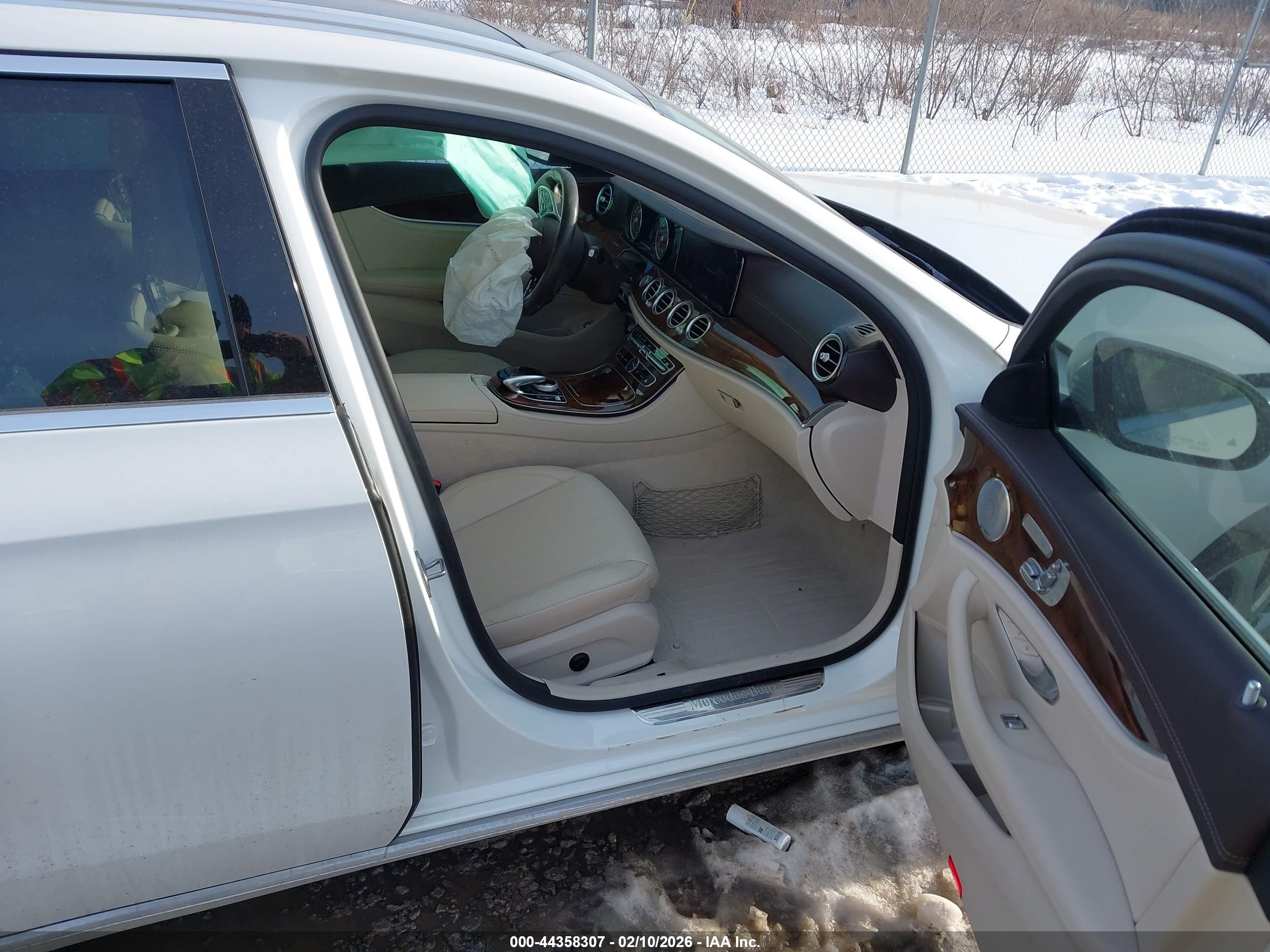MERCEDES-BENZ E image 5