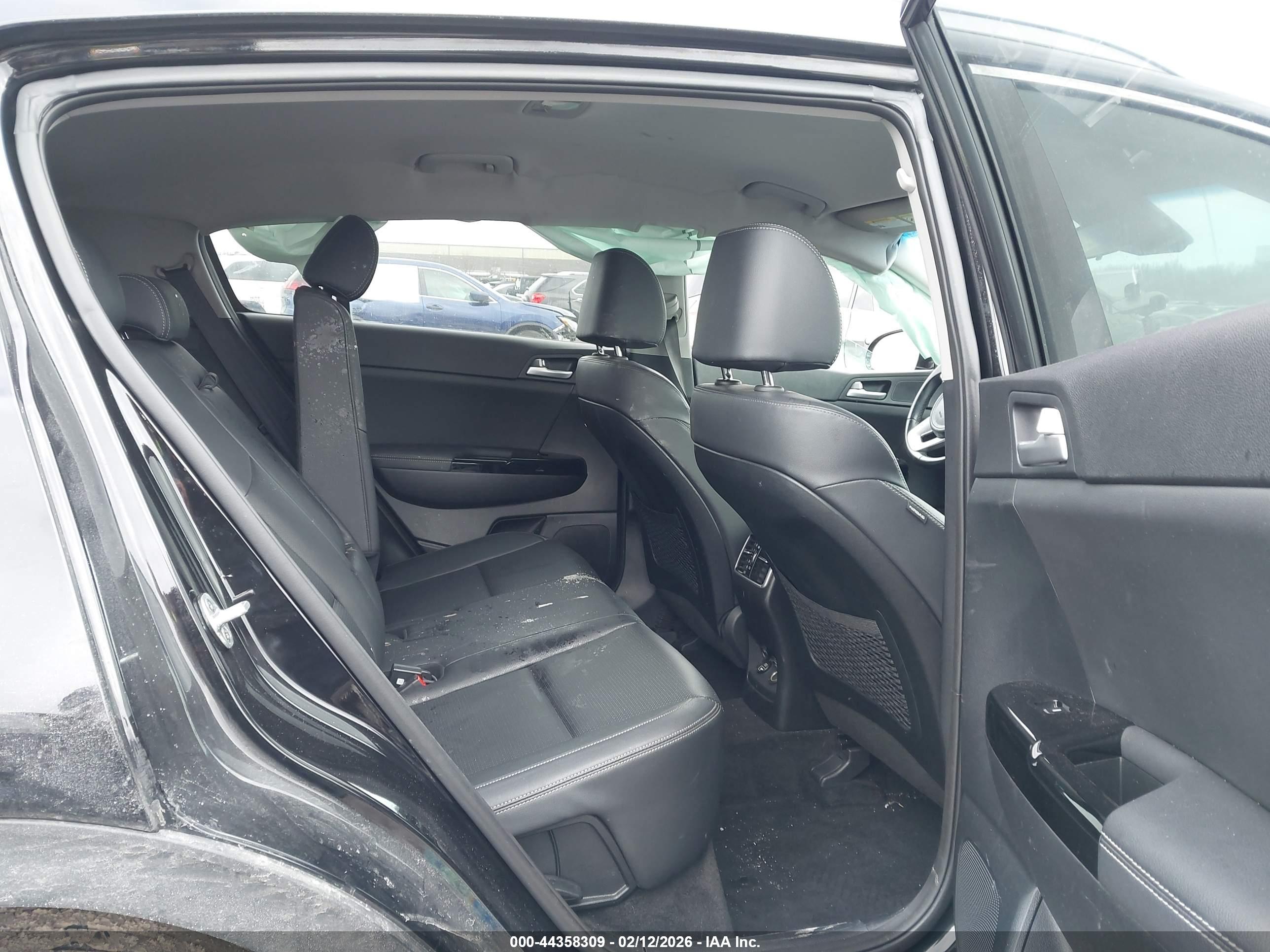 KIA SPORTAGE image 8