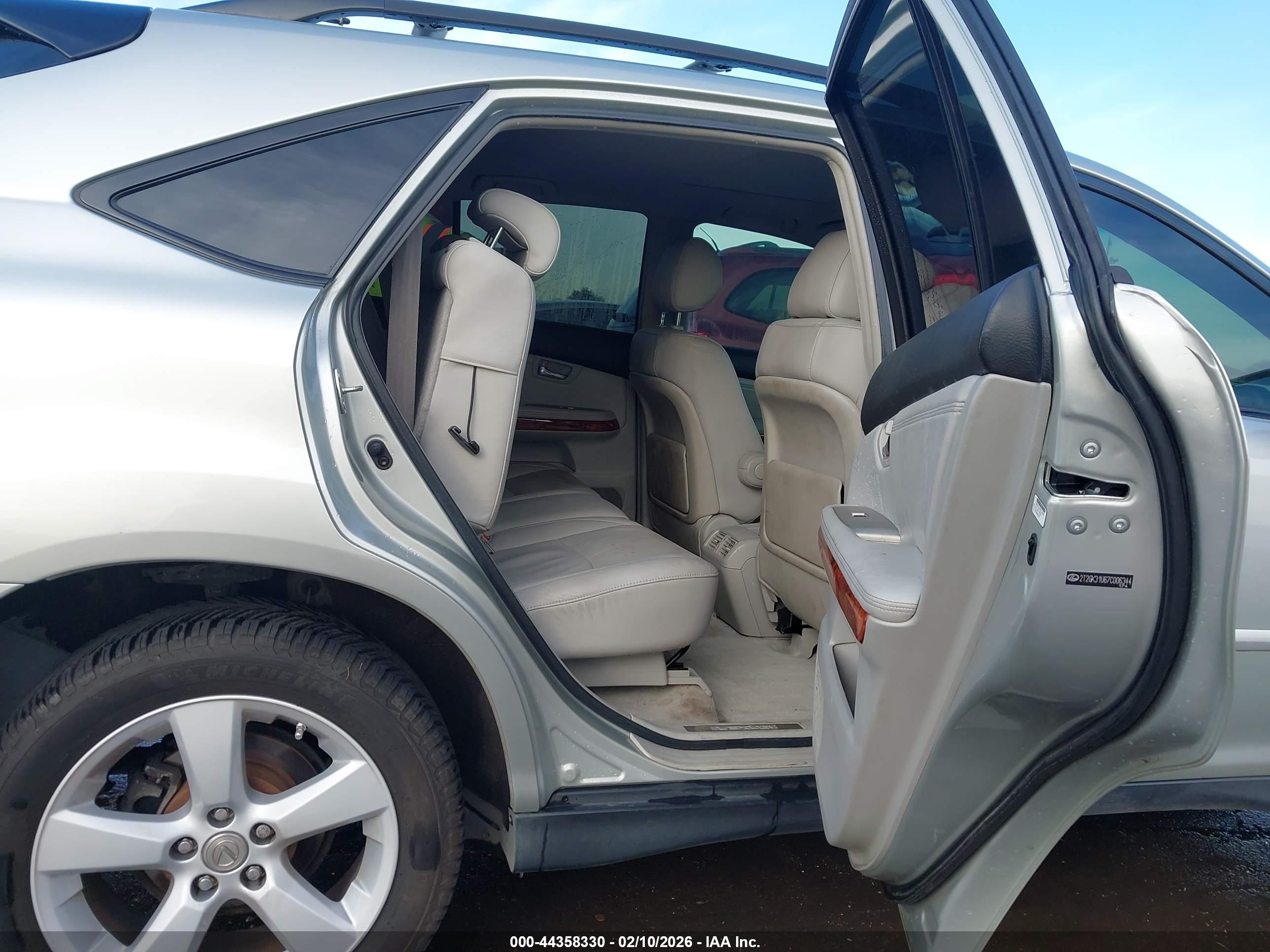 LEXUS RX image 8