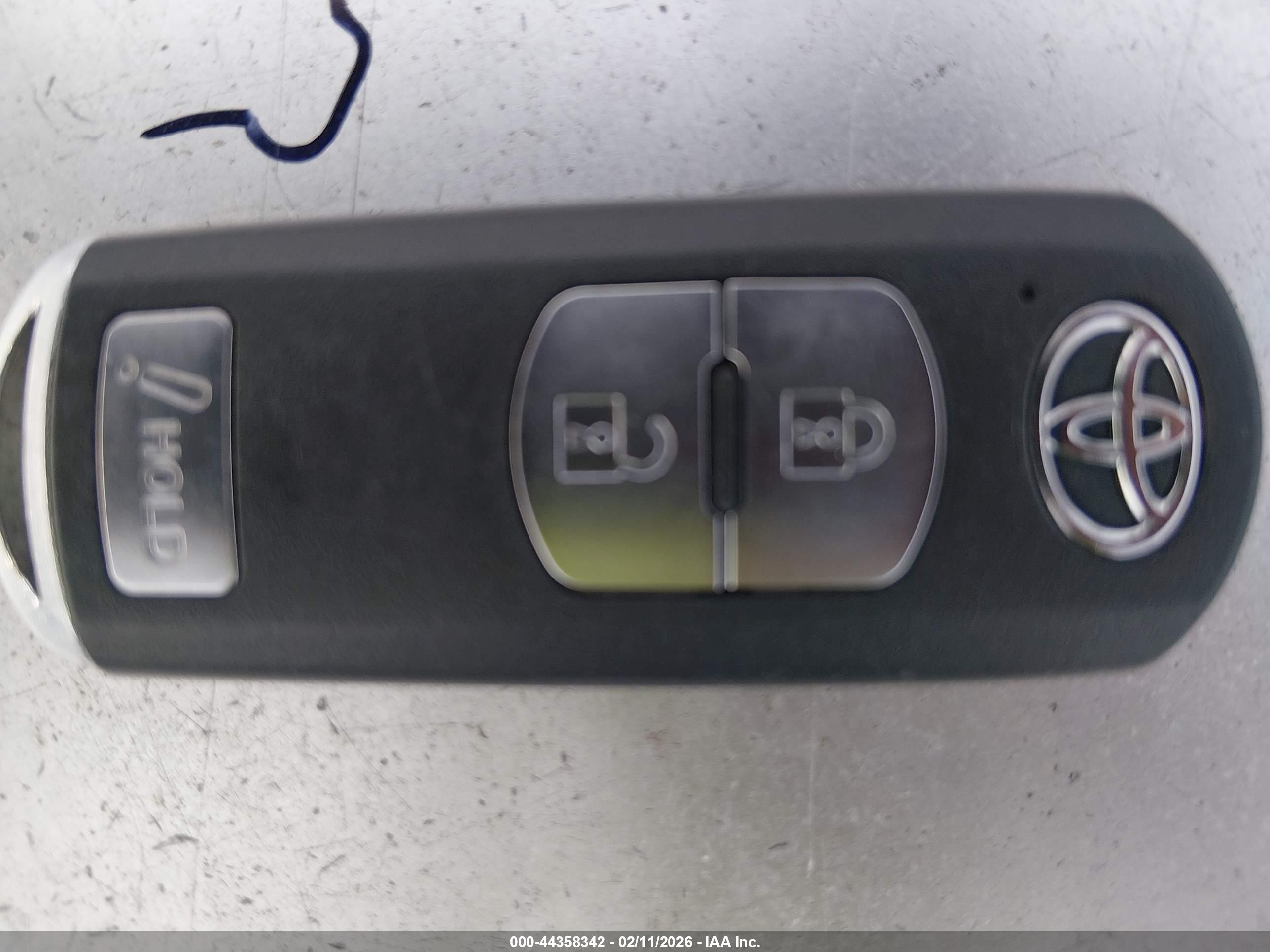 TOYOTA YARIS image 11
