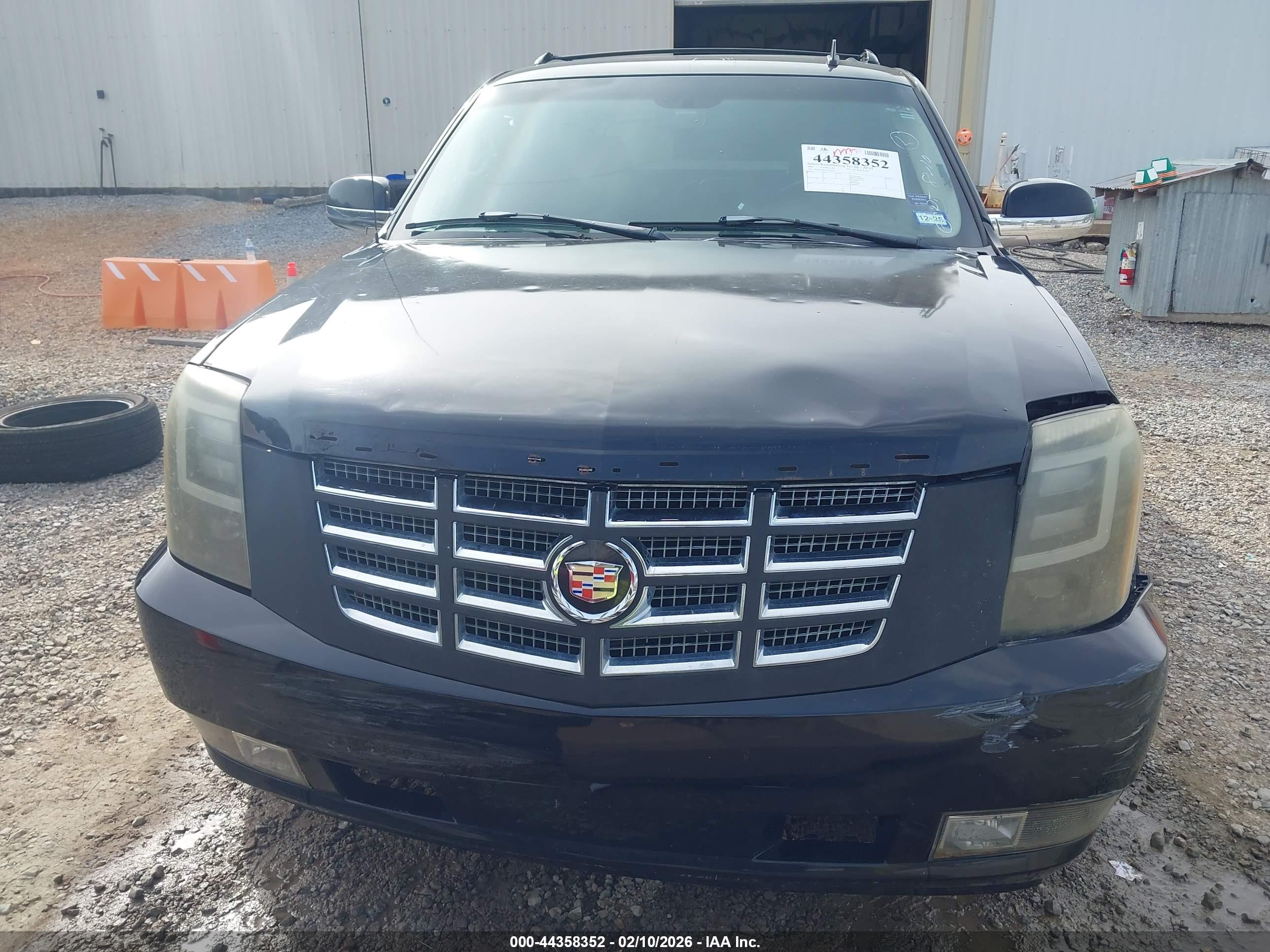 CADILLAC ESCALADE image 6