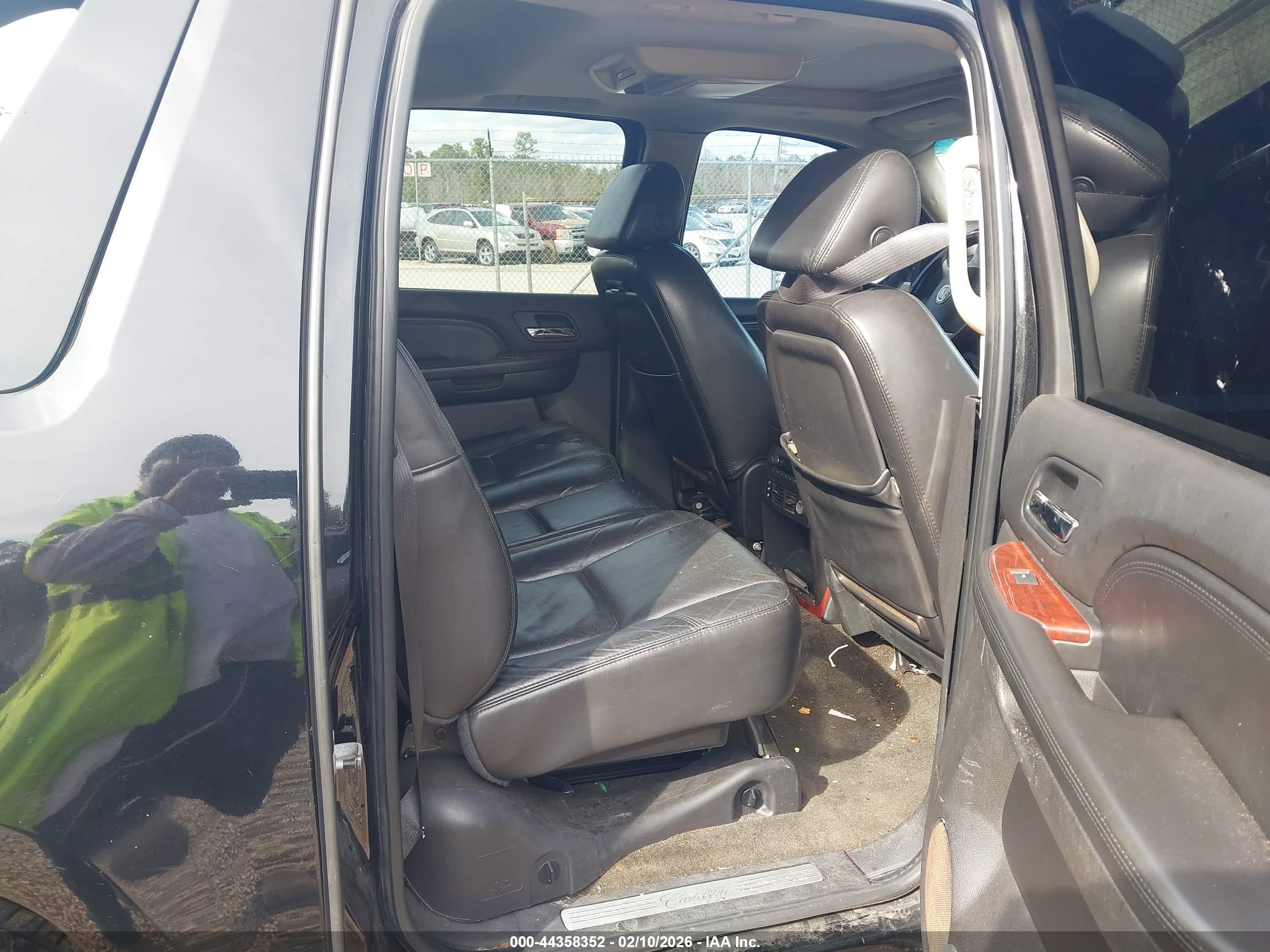 CADILLAC ESCALADE image 8