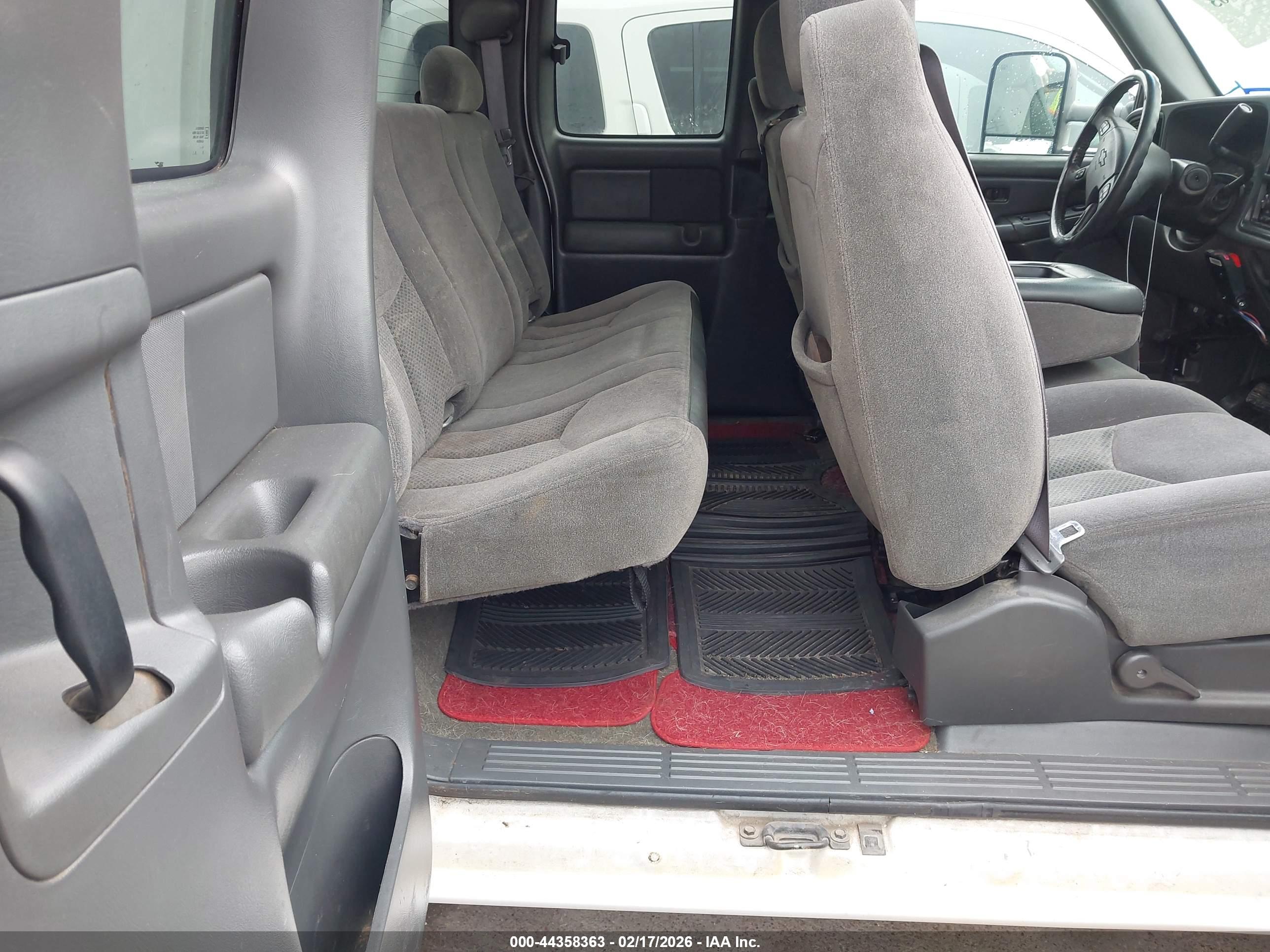 CHEVROLET SILVERADO image 8