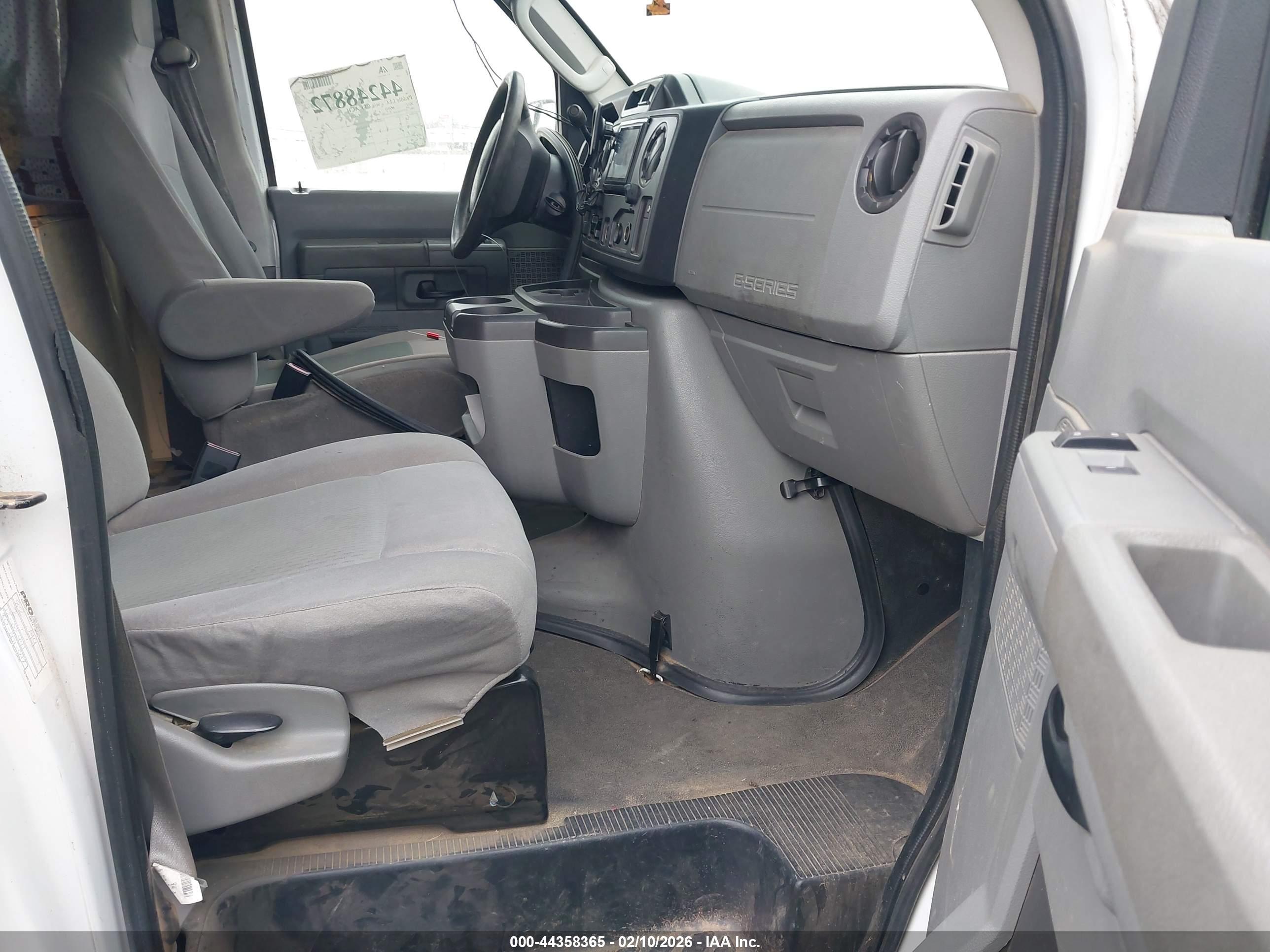 FORD E-250 image 5