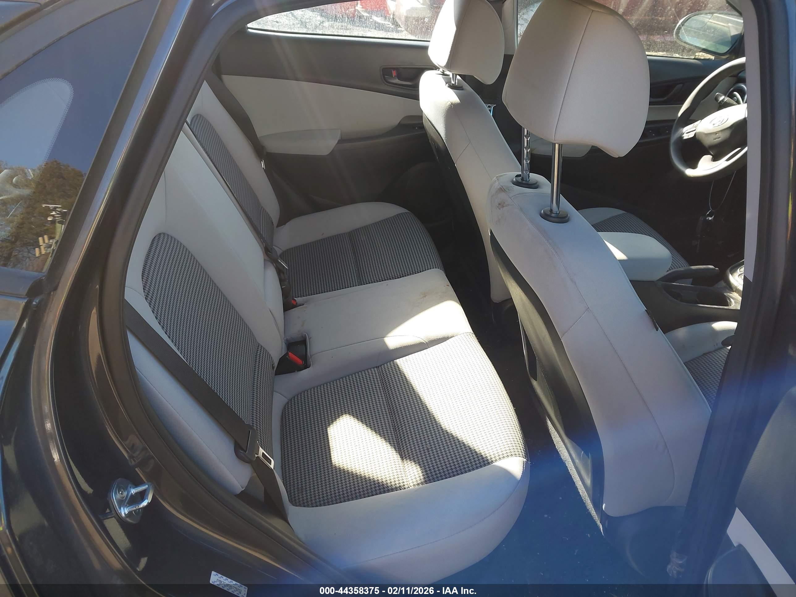 HYUNDAI KONA image 8