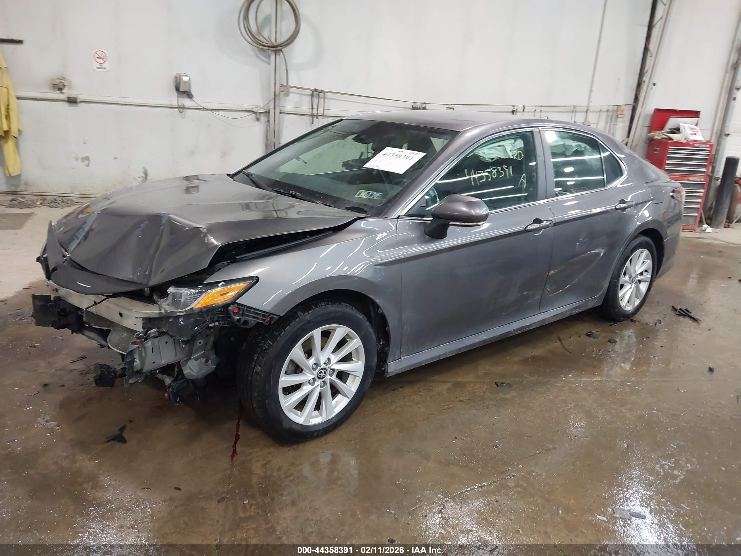 TOYOTA CAMRY image 2