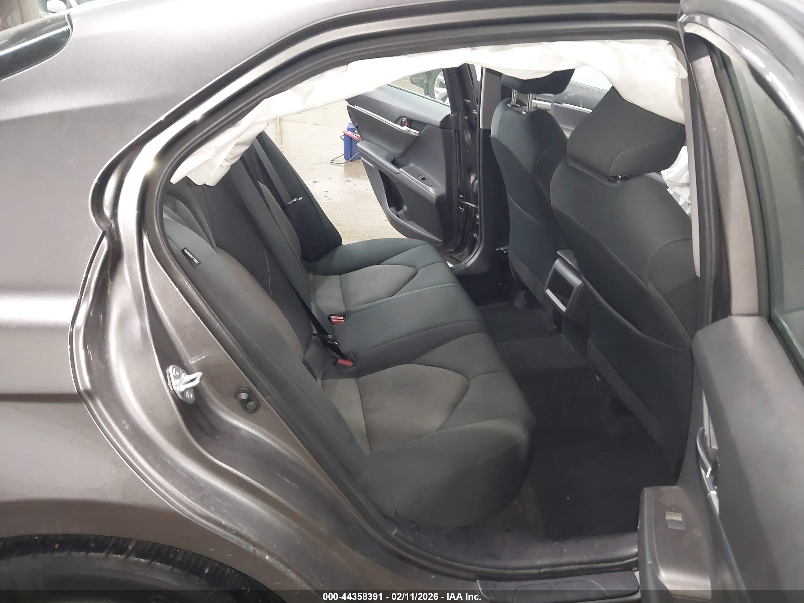 TOYOTA CAMRY image 8