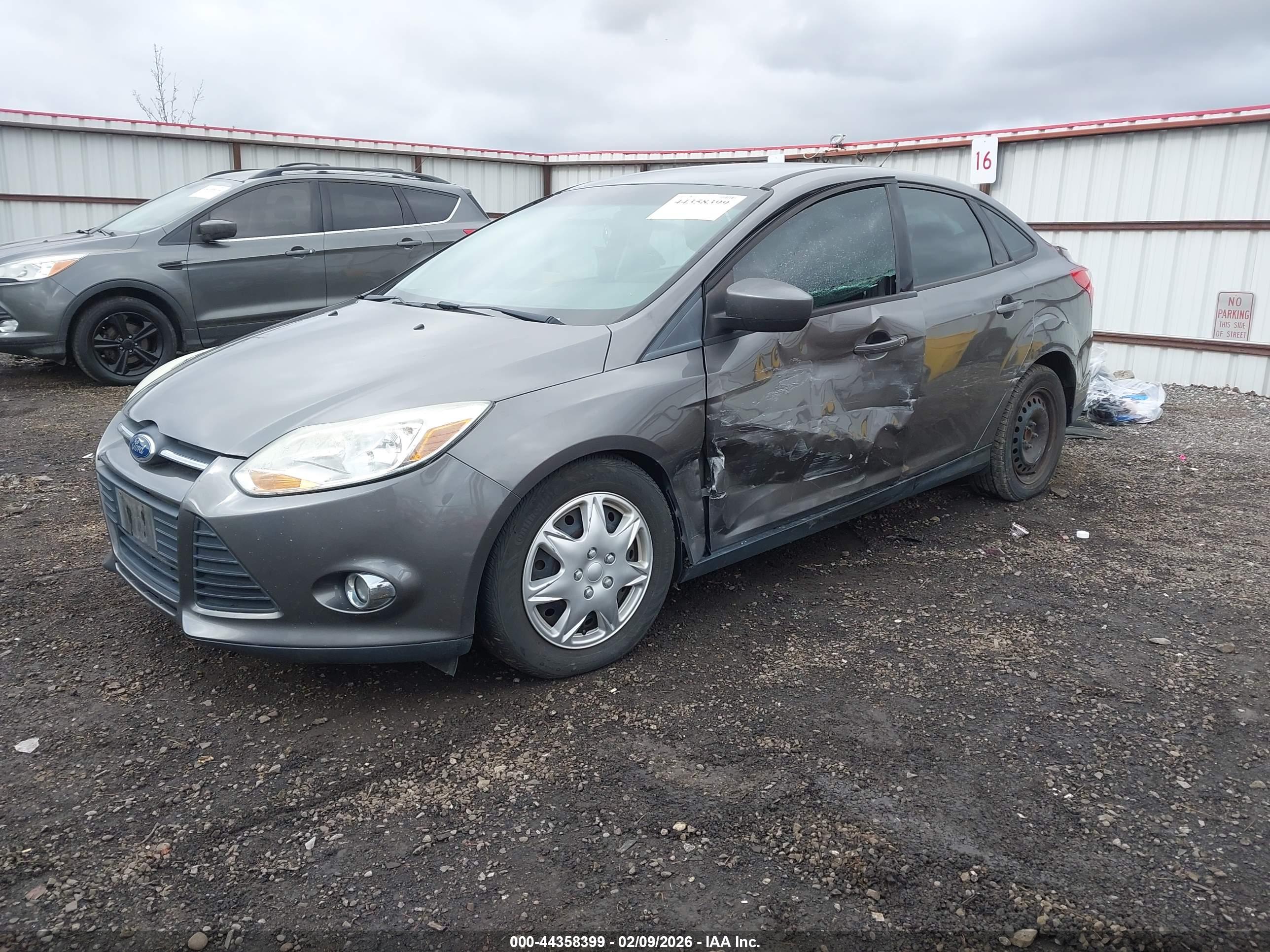 FORD FOCUS image 2