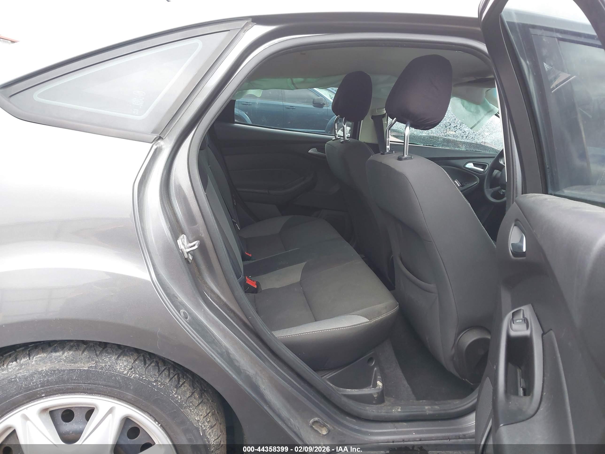 FORD FOCUS image 8