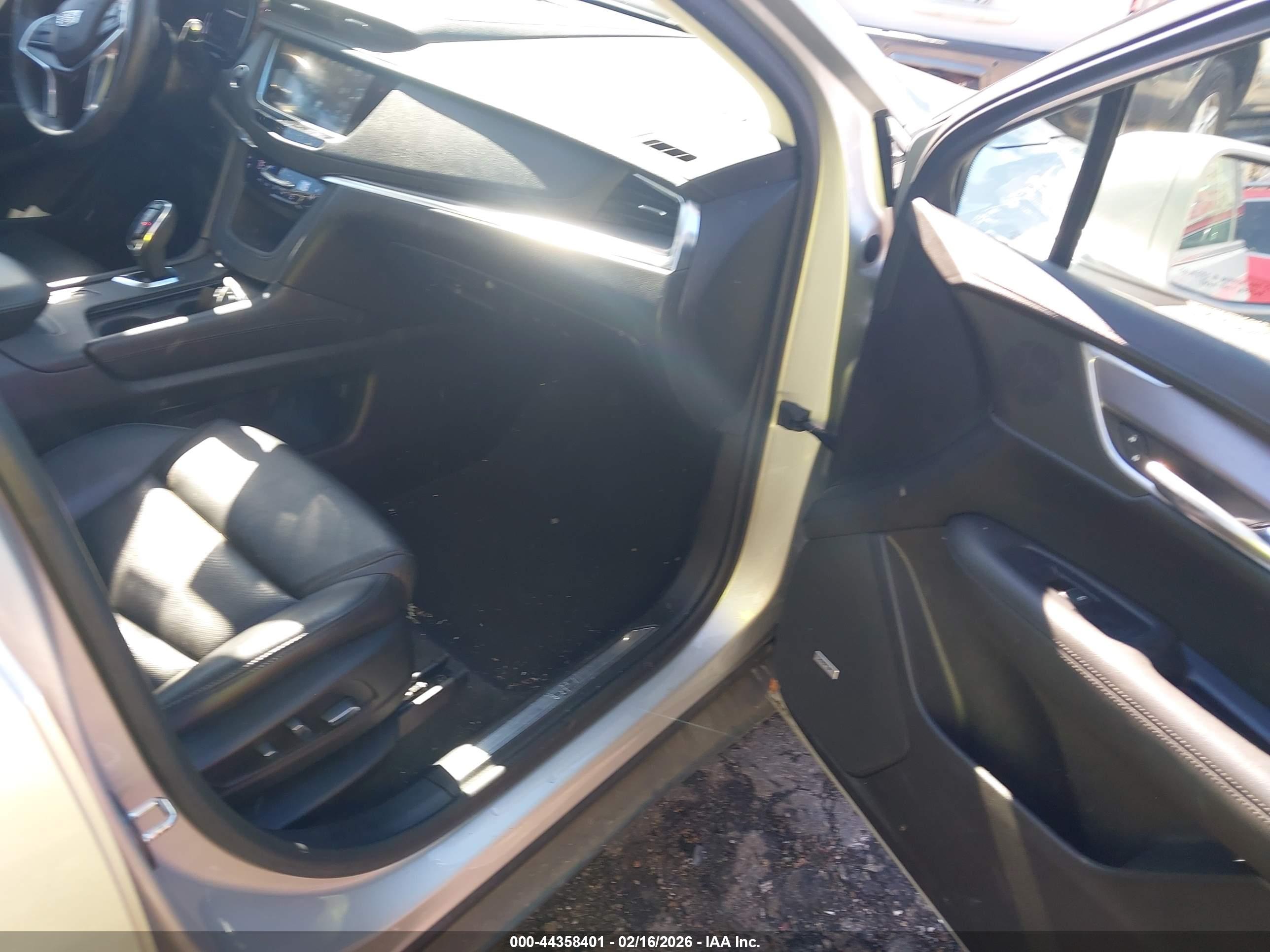 CADILLAC XT5 image 5
