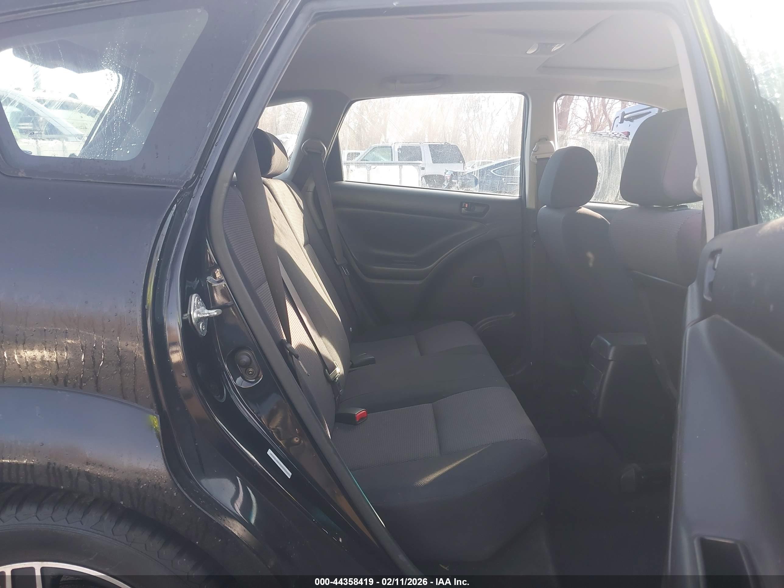 PONTIAC VIBE image 8