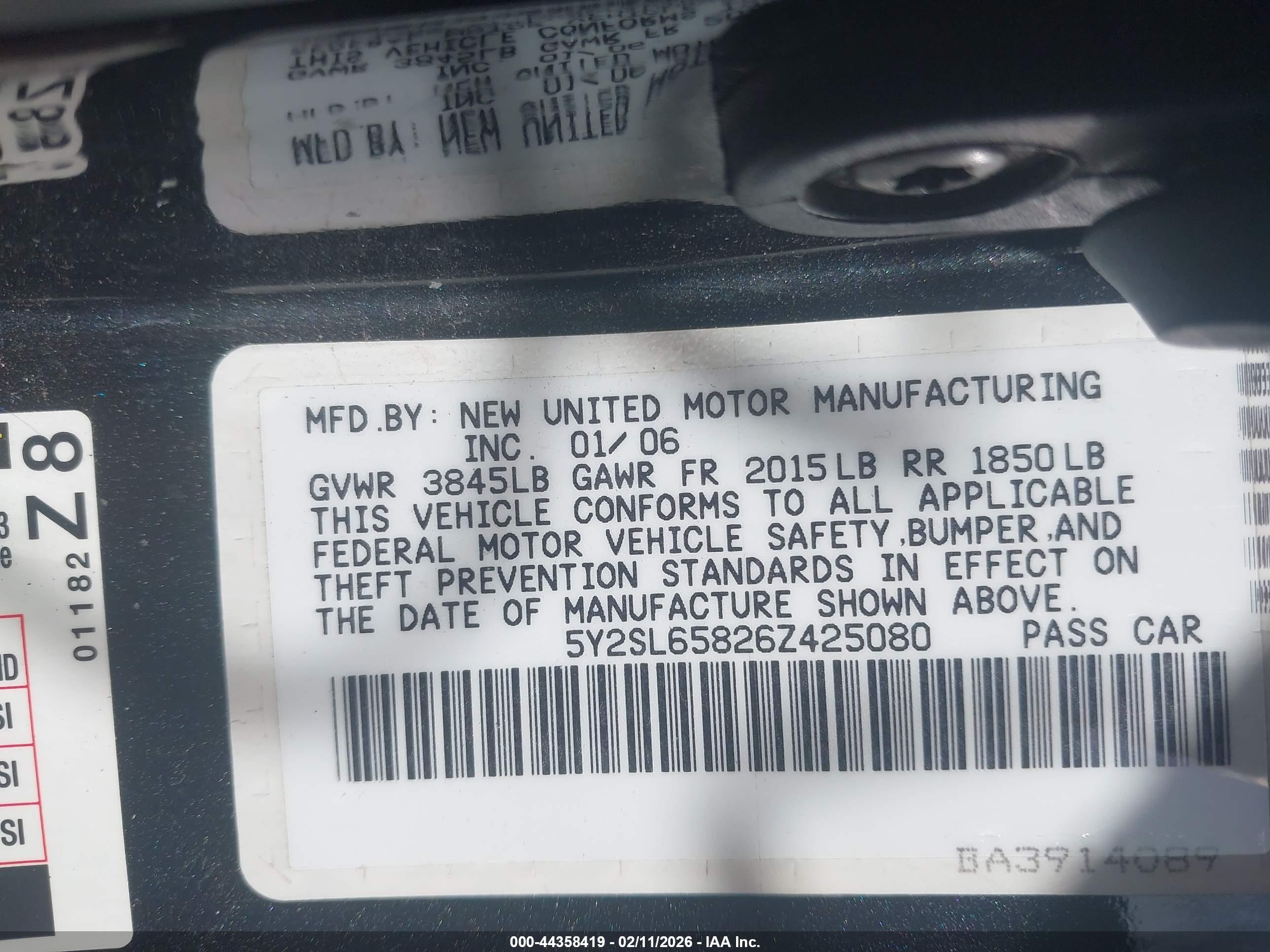 PONTIAC VIBE image 9