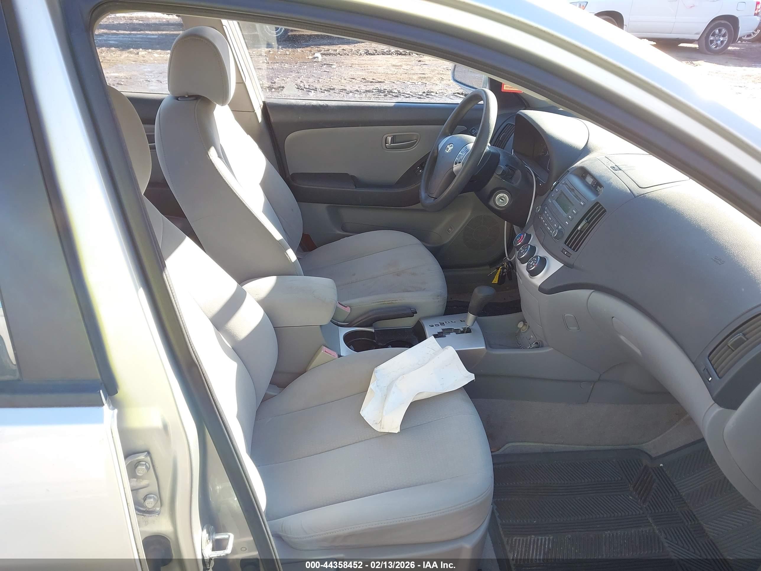 HYUNDAI ELANTRA image 5