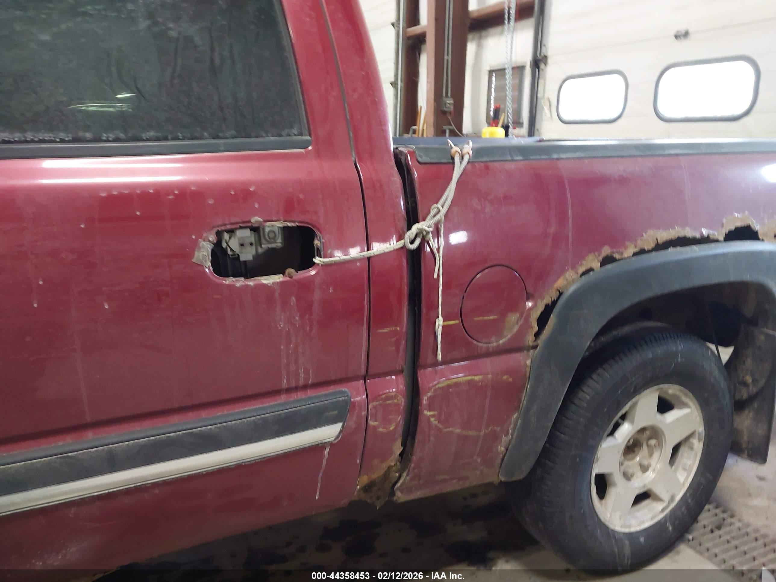 CHEVROLET SILVERADO image 6