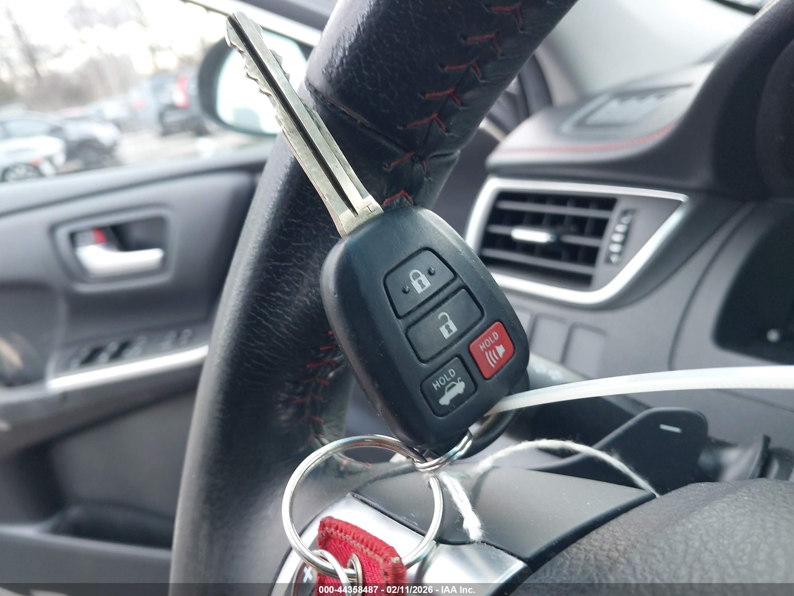 TOYOTA CAMRY image 11