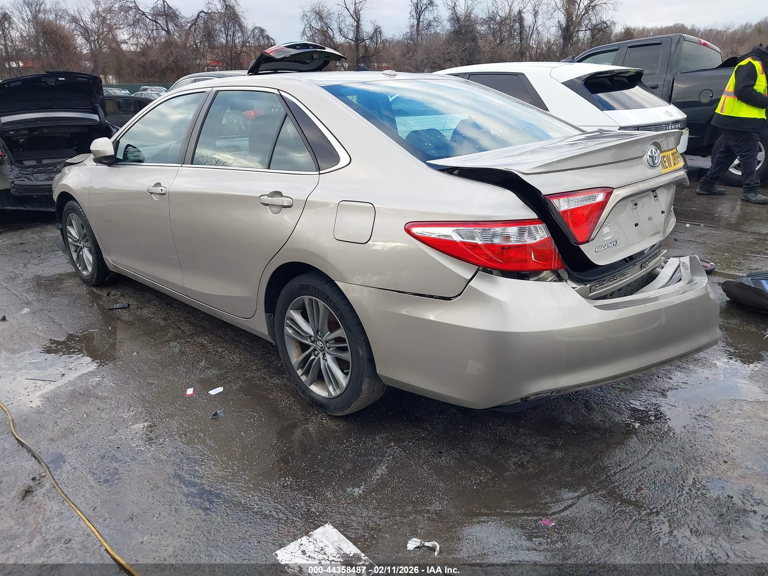 TOYOTA CAMRY image 3