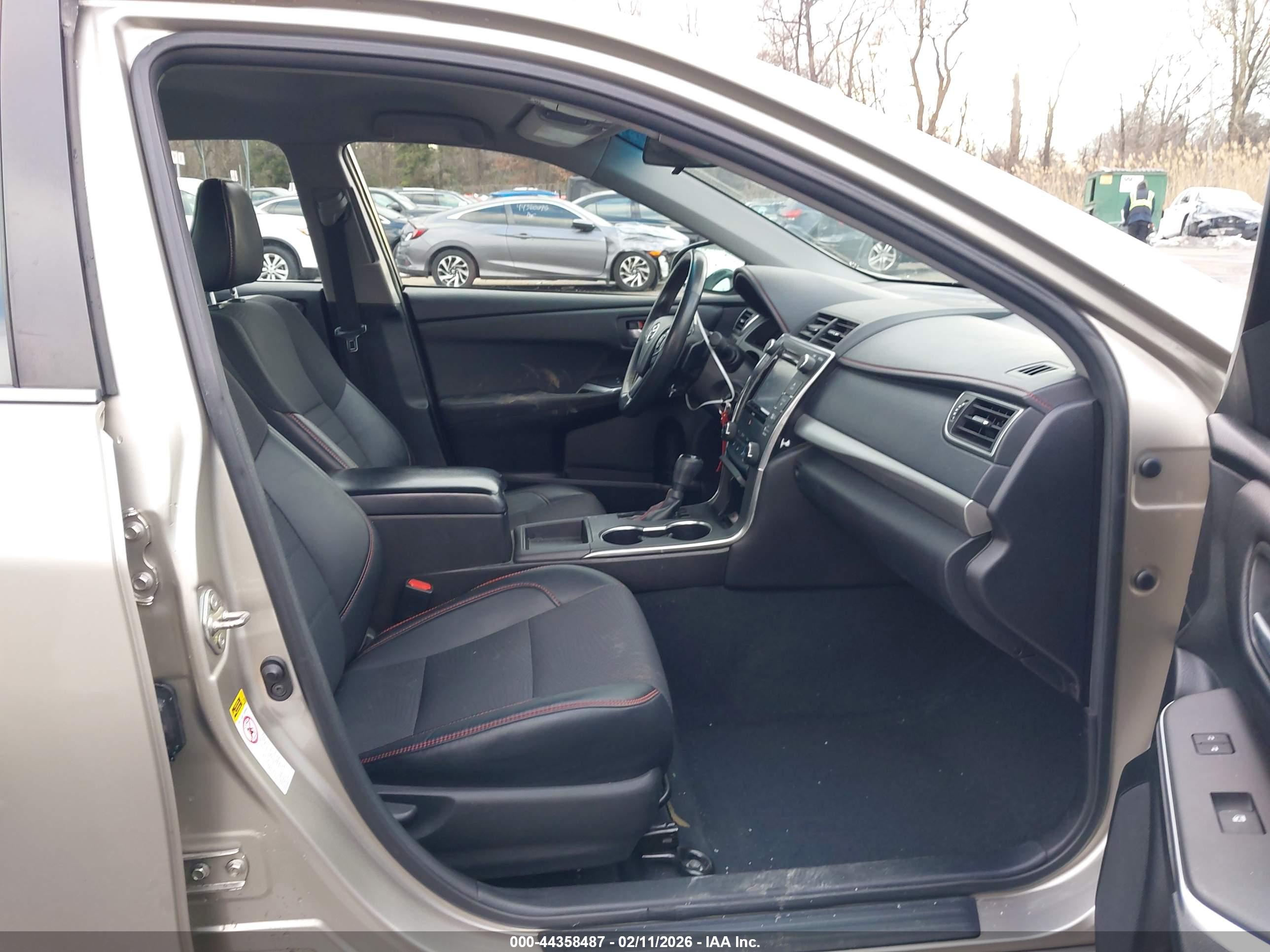 TOYOTA CAMRY image 5
