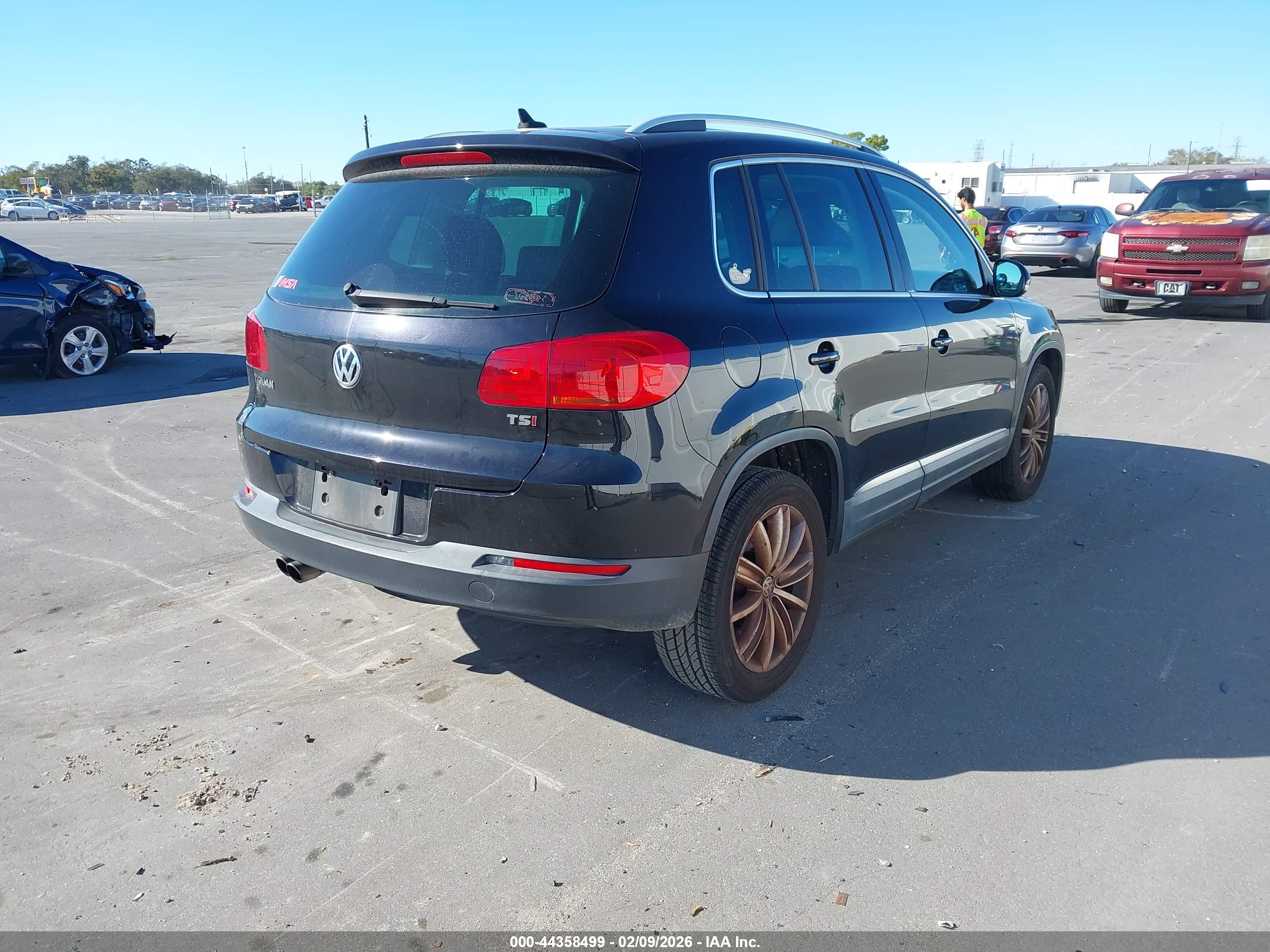 VOLKSWAGEN TIGUAN image 4