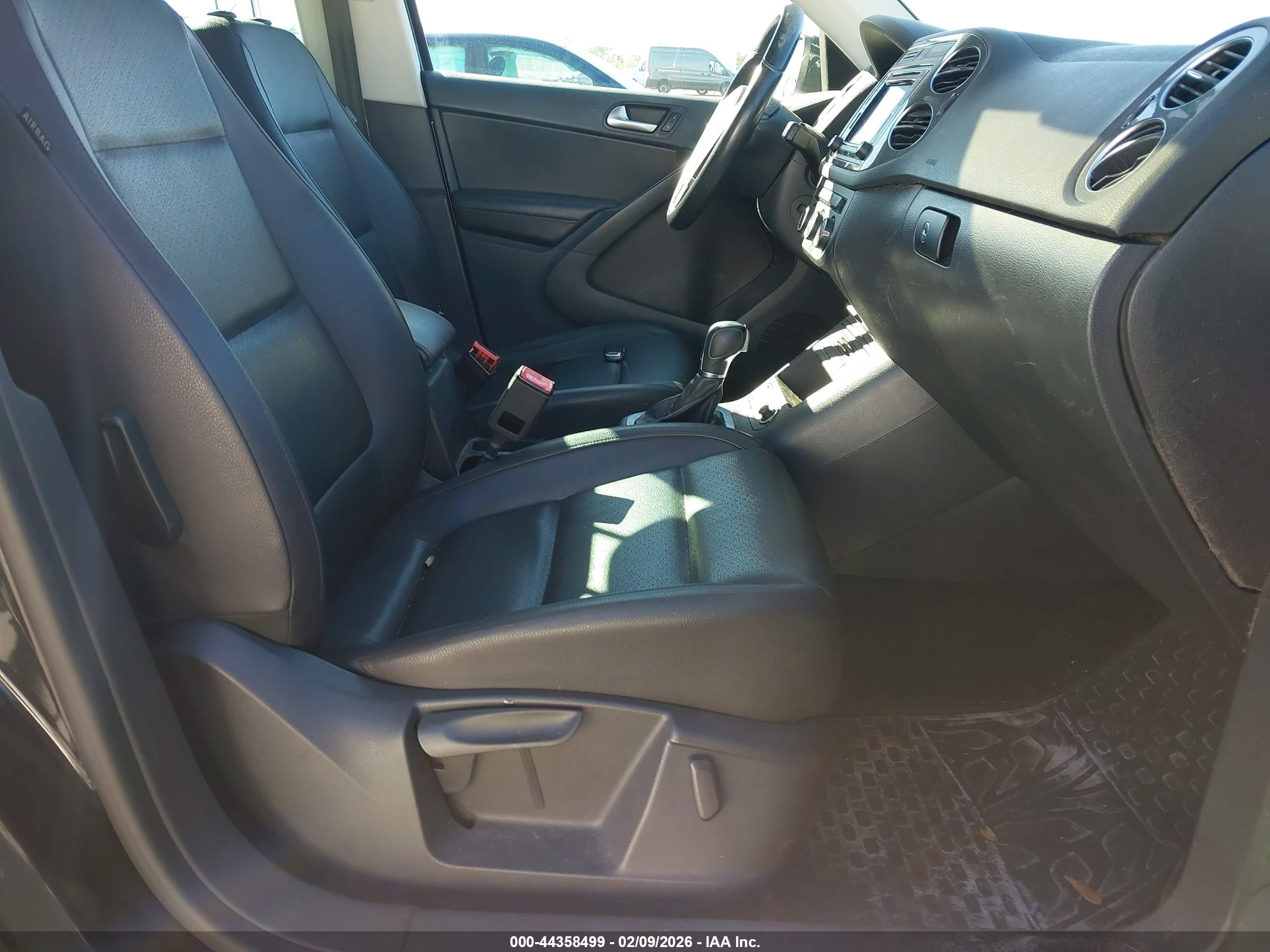 VOLKSWAGEN TIGUAN image 5