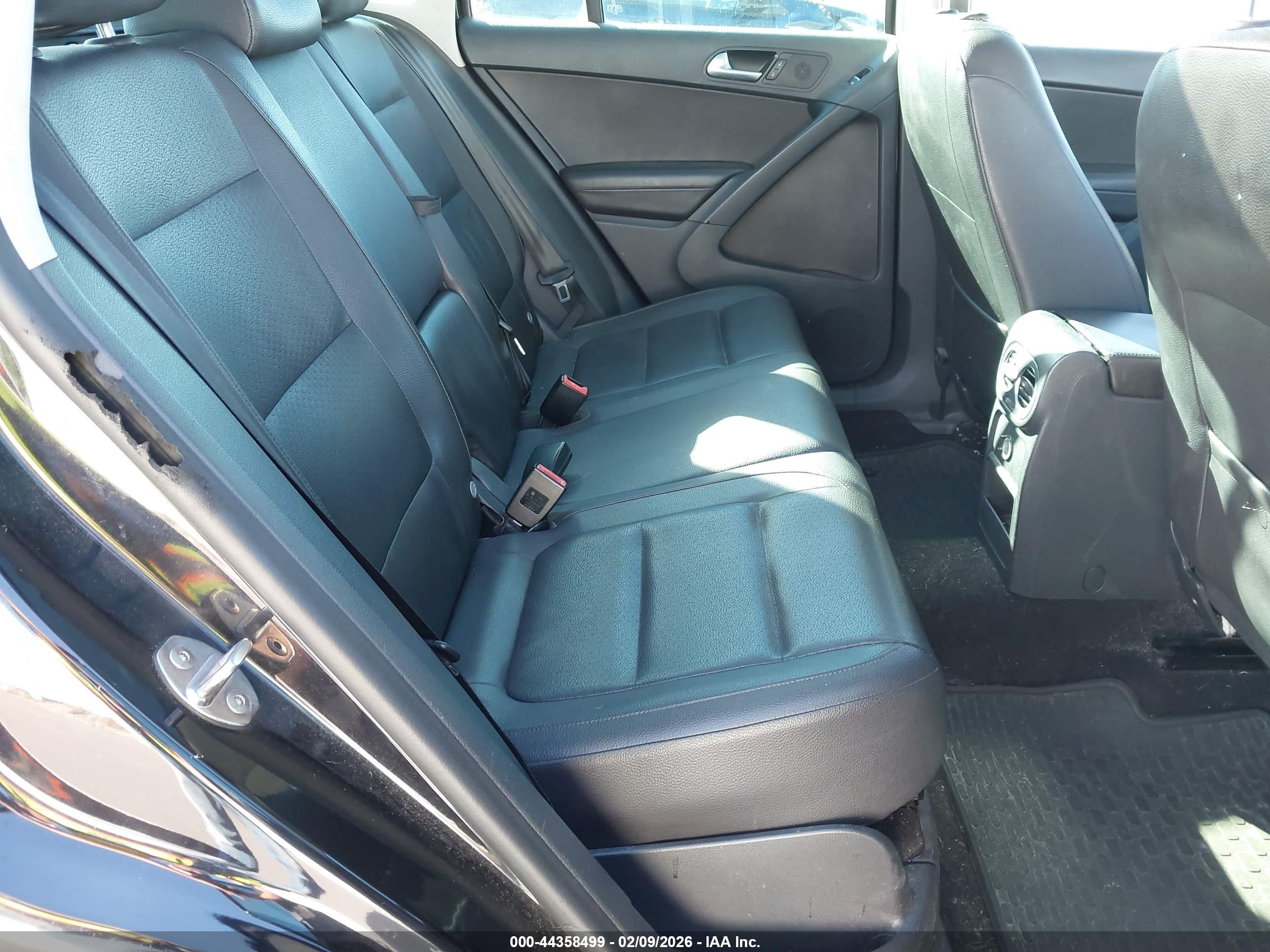 VOLKSWAGEN TIGUAN image 8