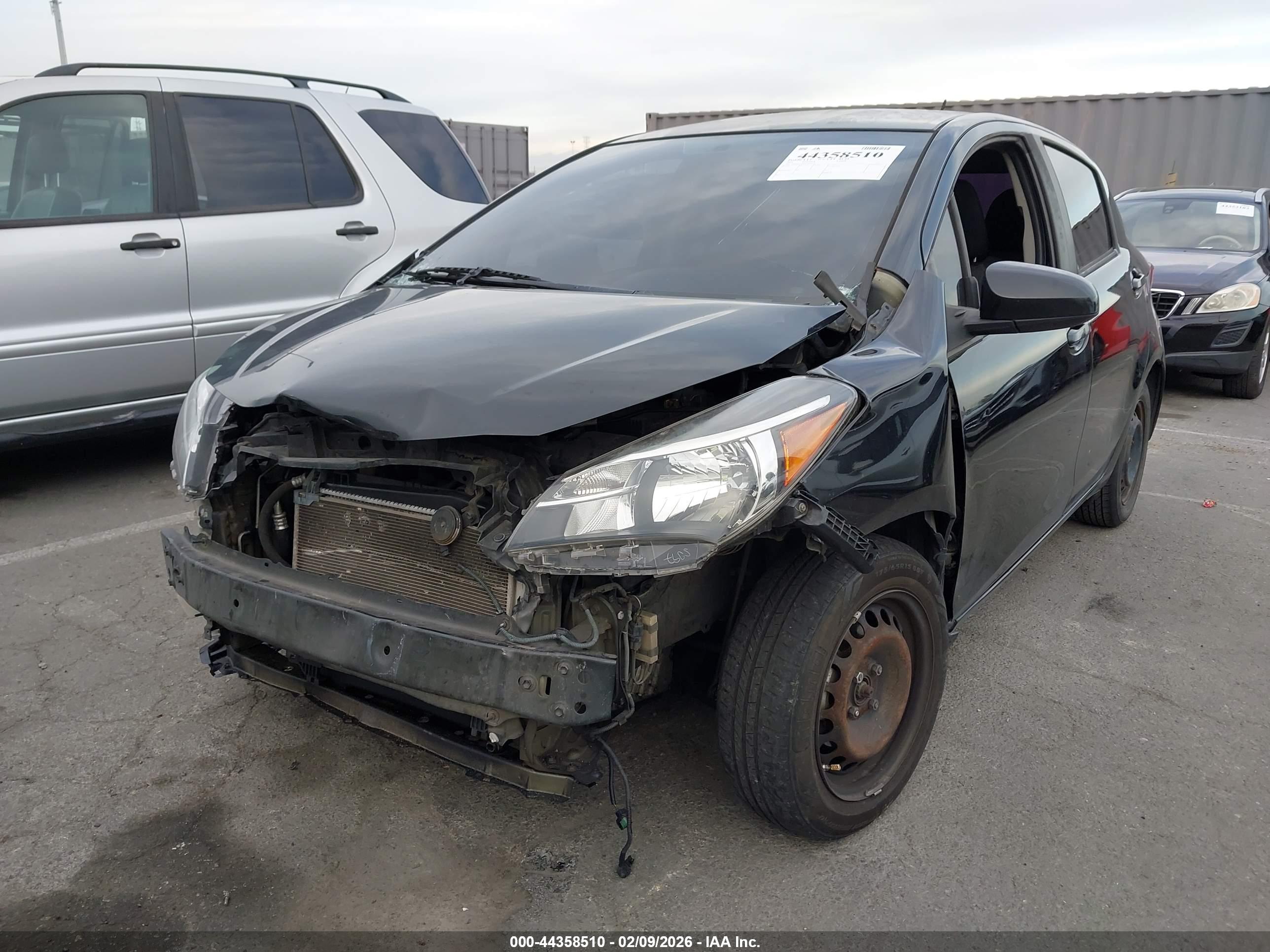 TOYOTA YARIS image 2