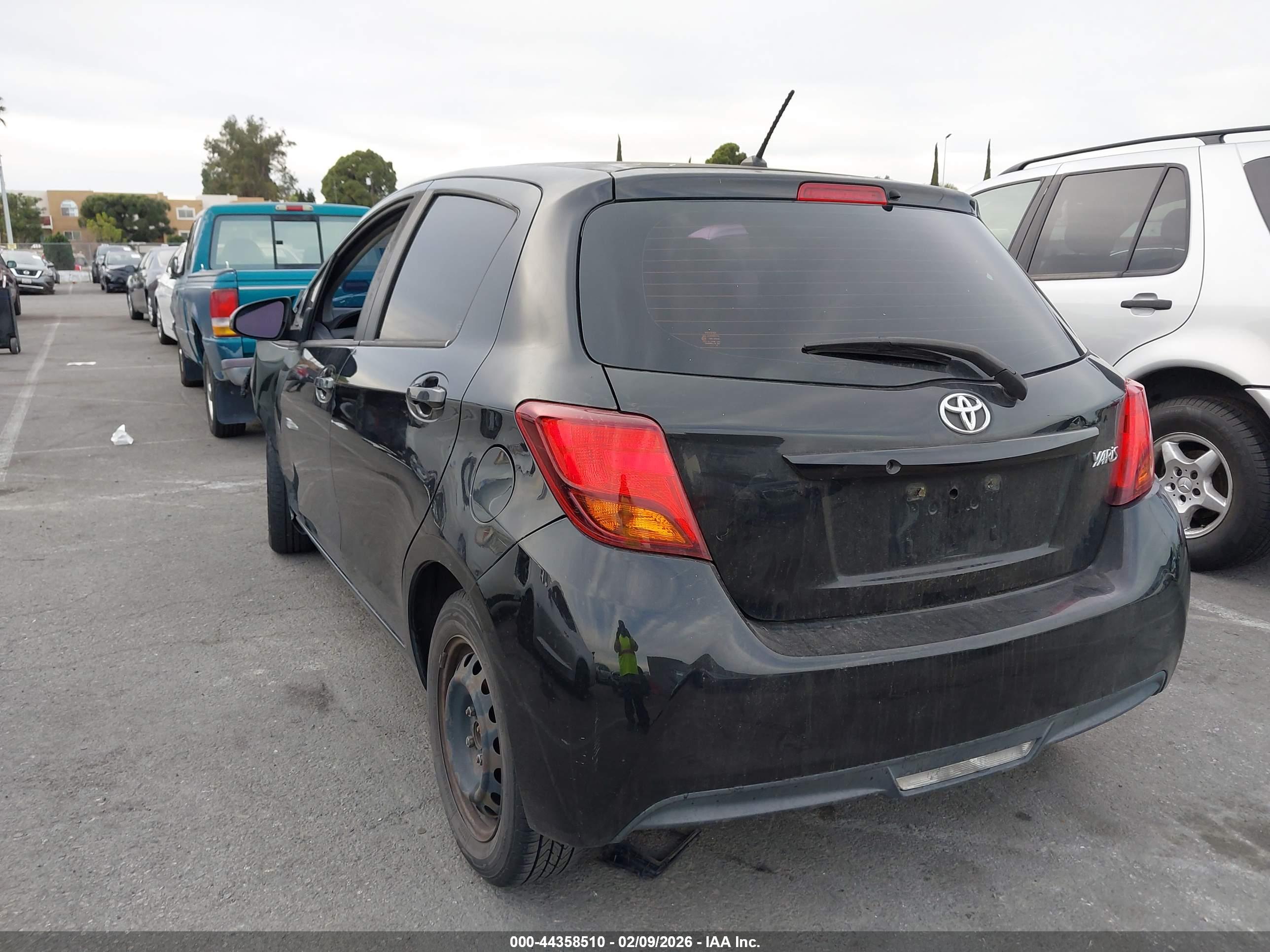 TOYOTA YARIS image 3