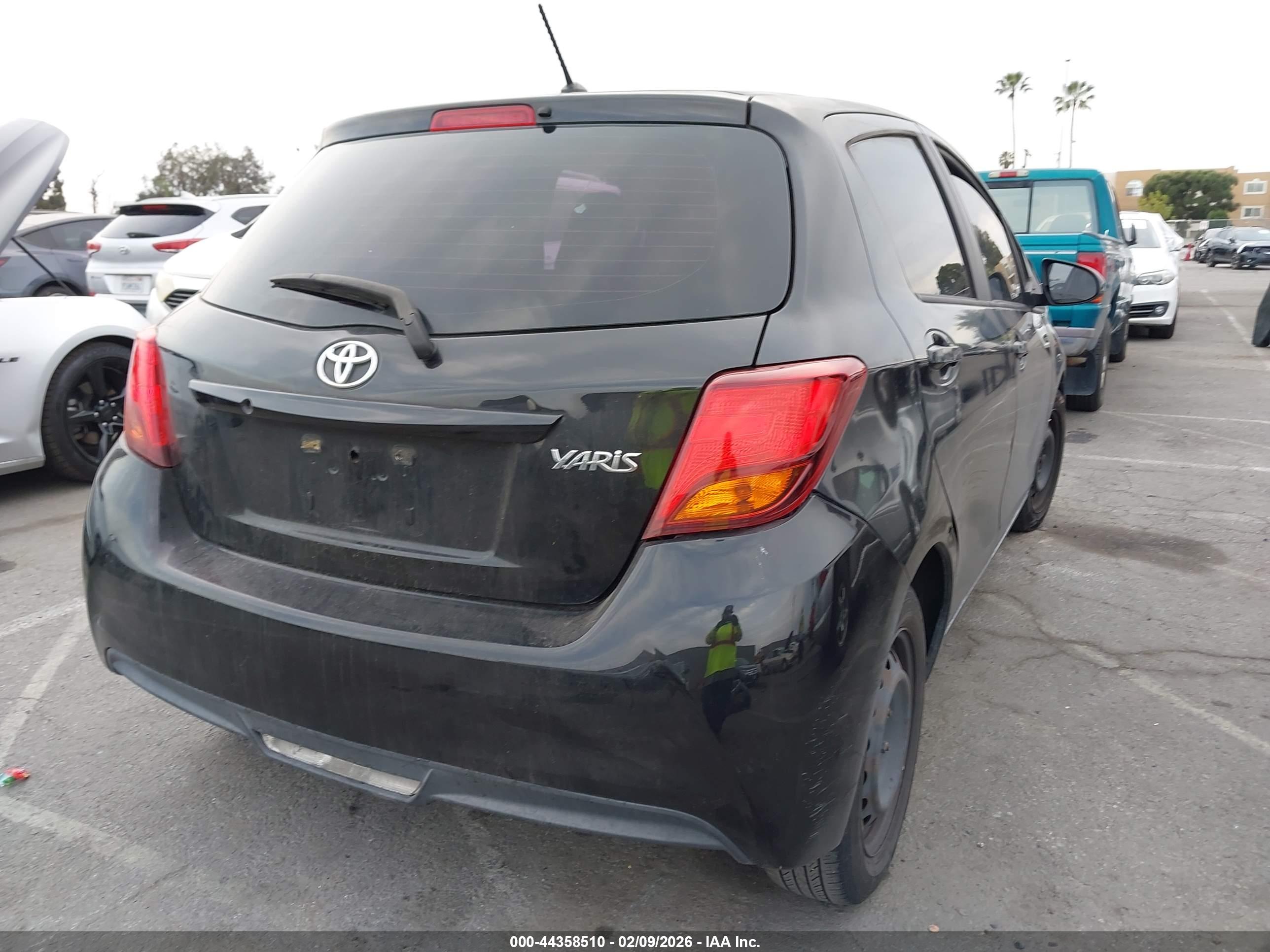 TOYOTA YARIS image 4