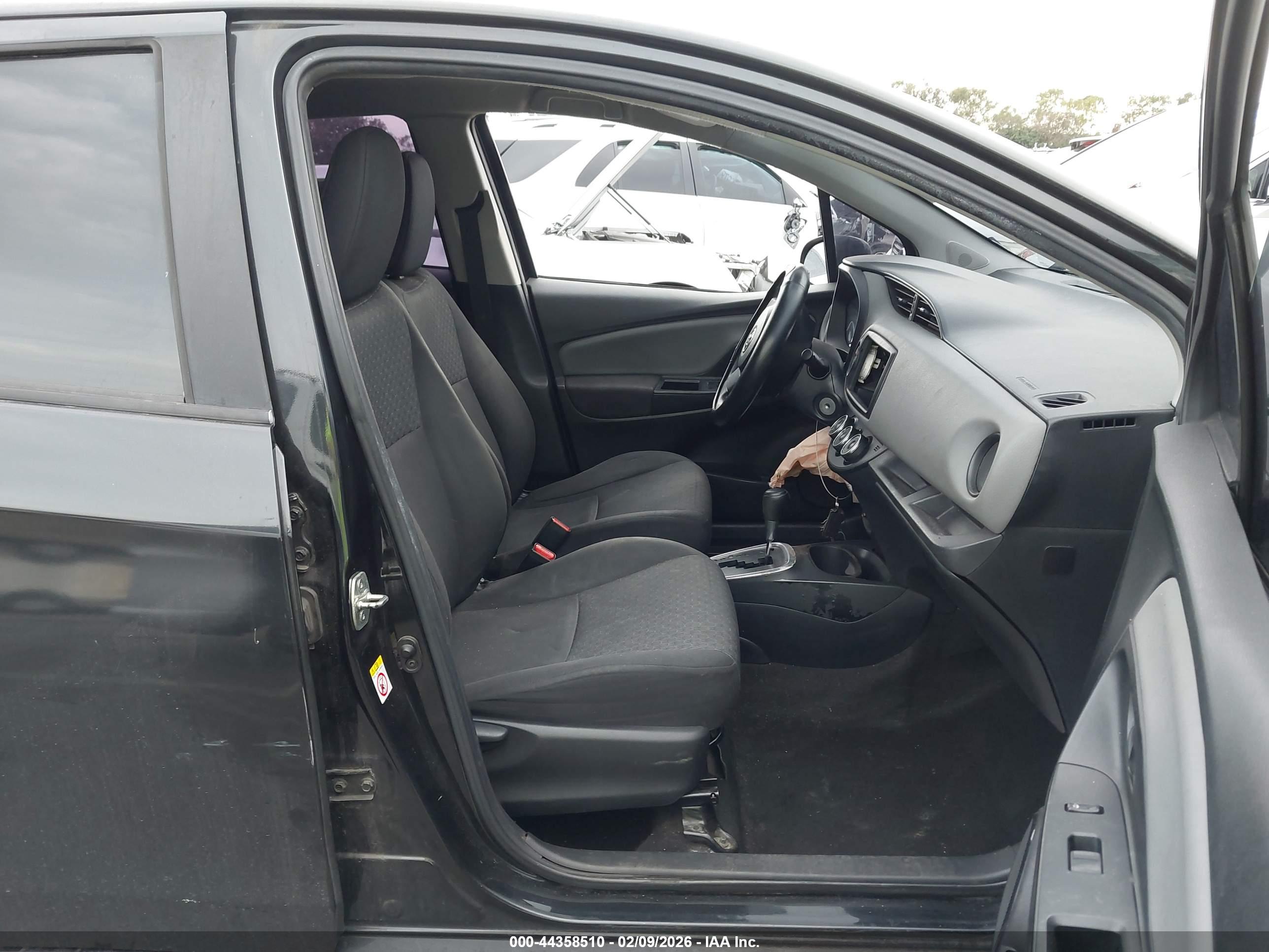 TOYOTA YARIS image 5