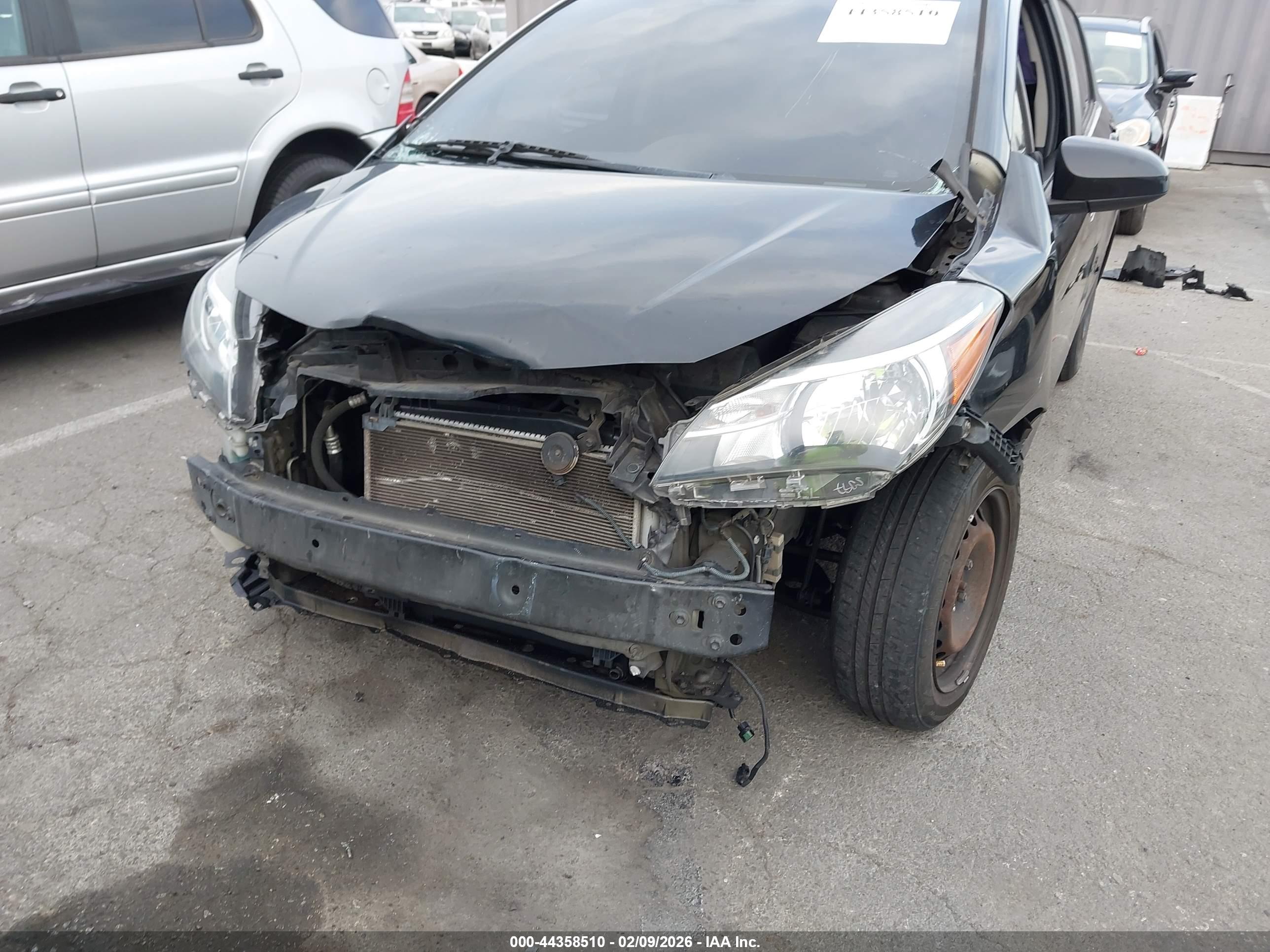 TOYOTA YARIS image 6