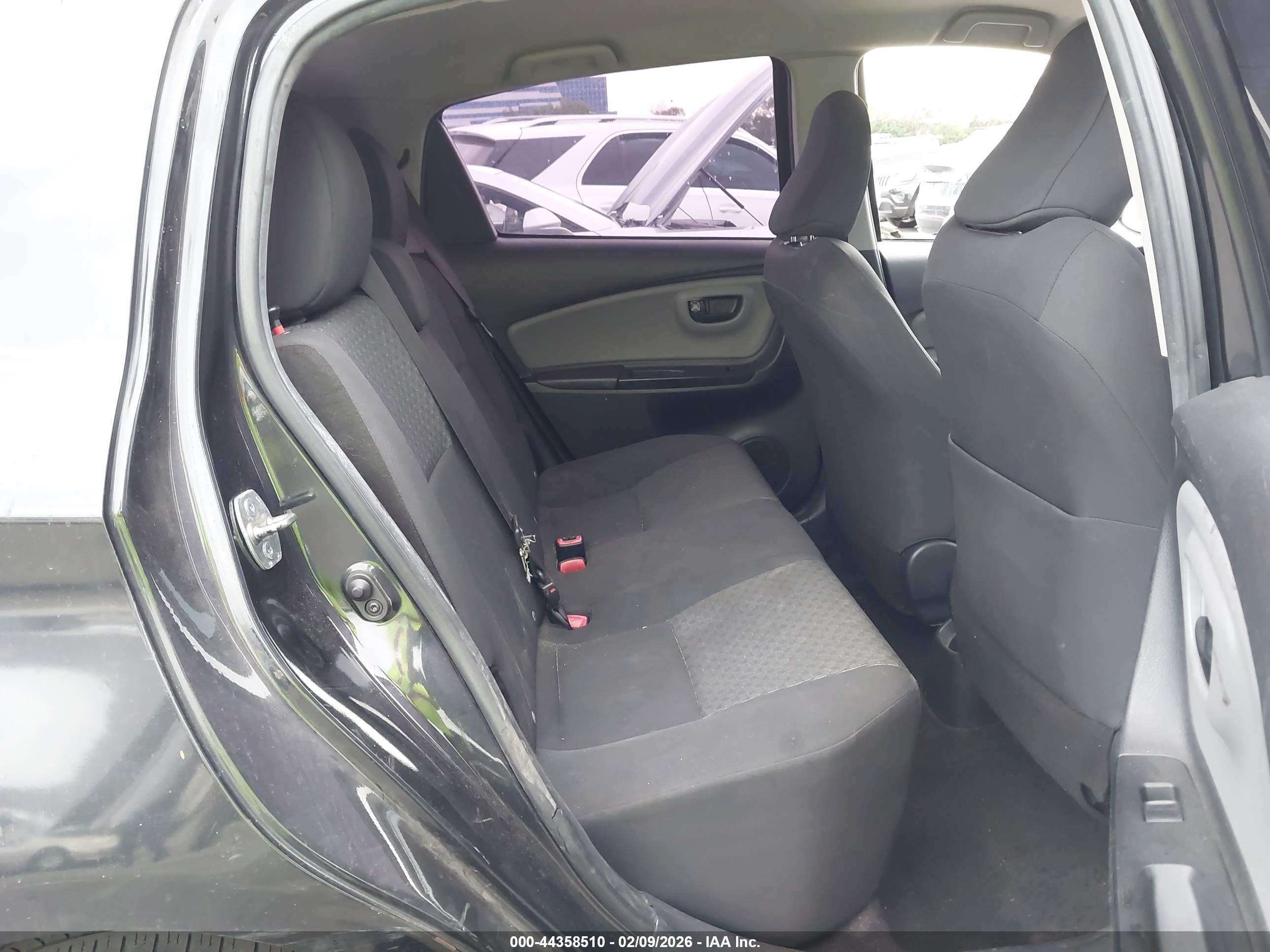 TOYOTA YARIS image 8