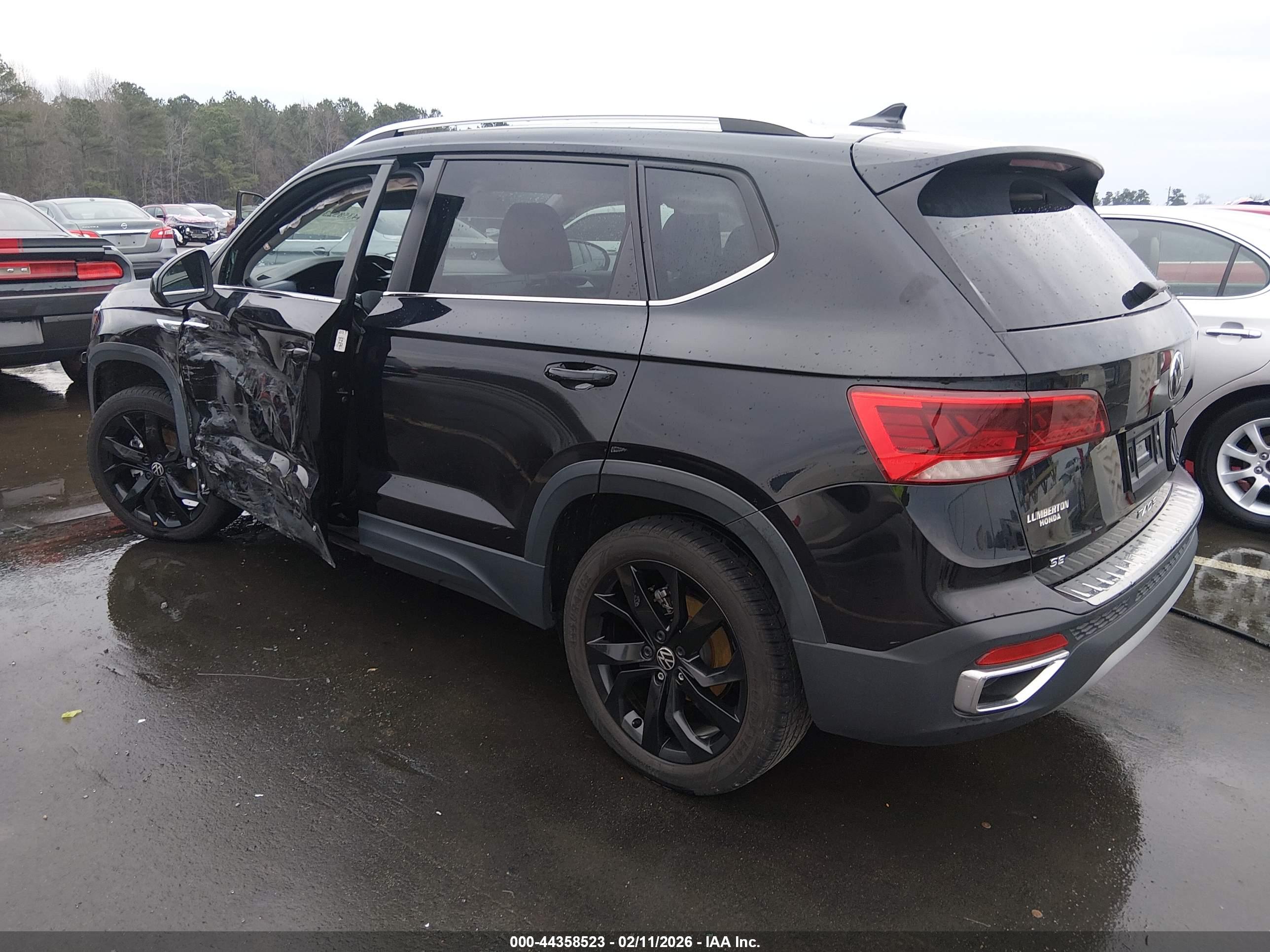 VOLKSWAGEN TAOS image 3