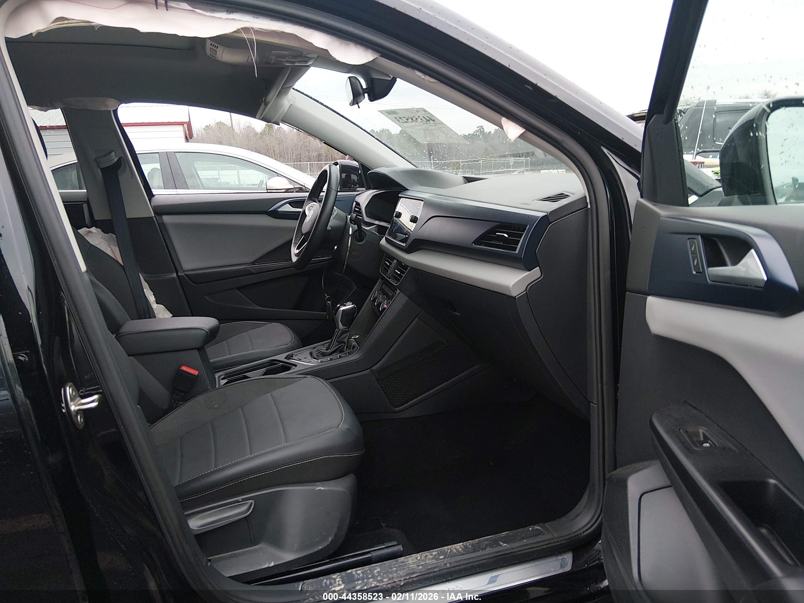 VOLKSWAGEN TAOS image 5