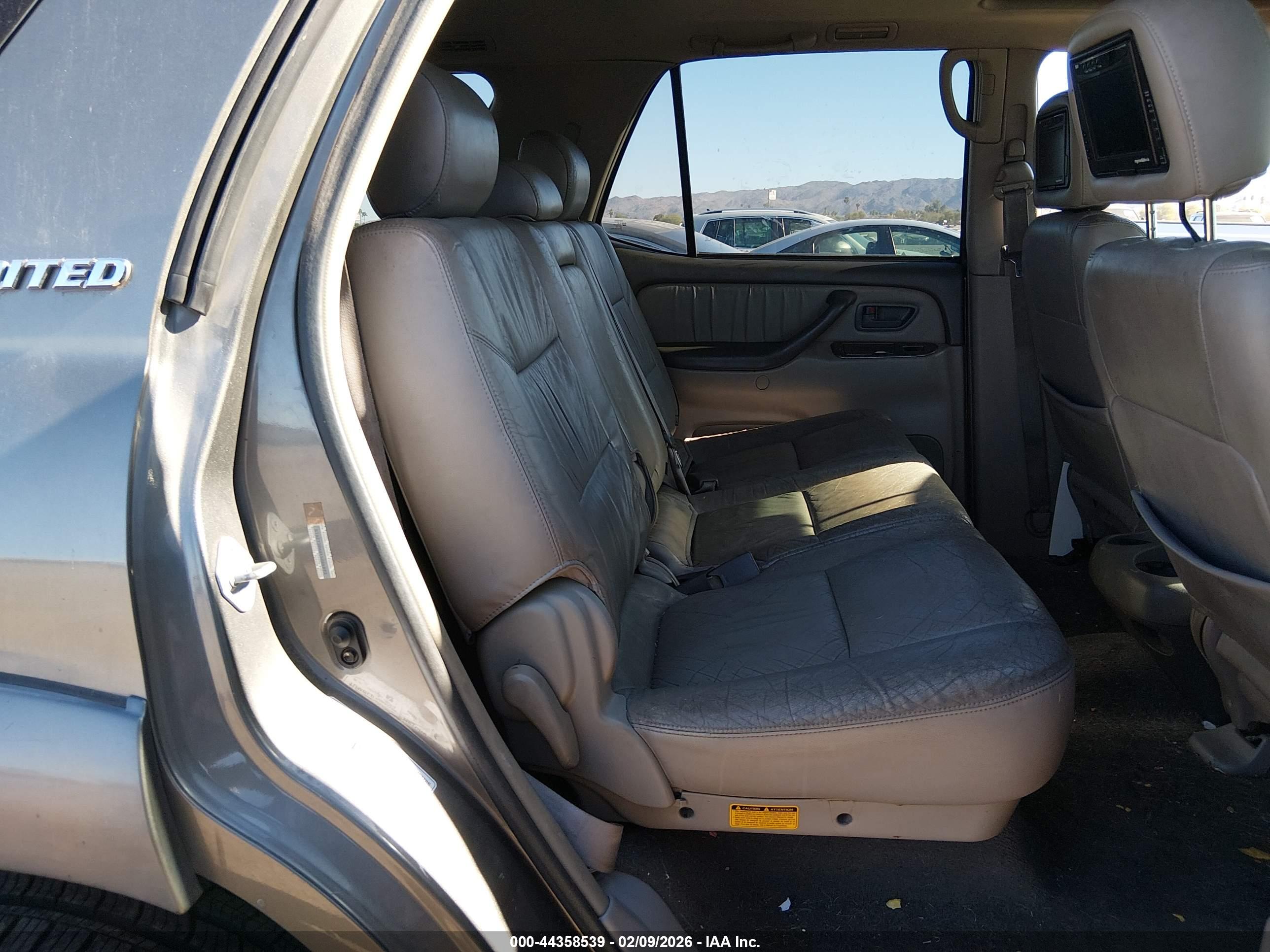 TOYOTA SEQUOIA image 8