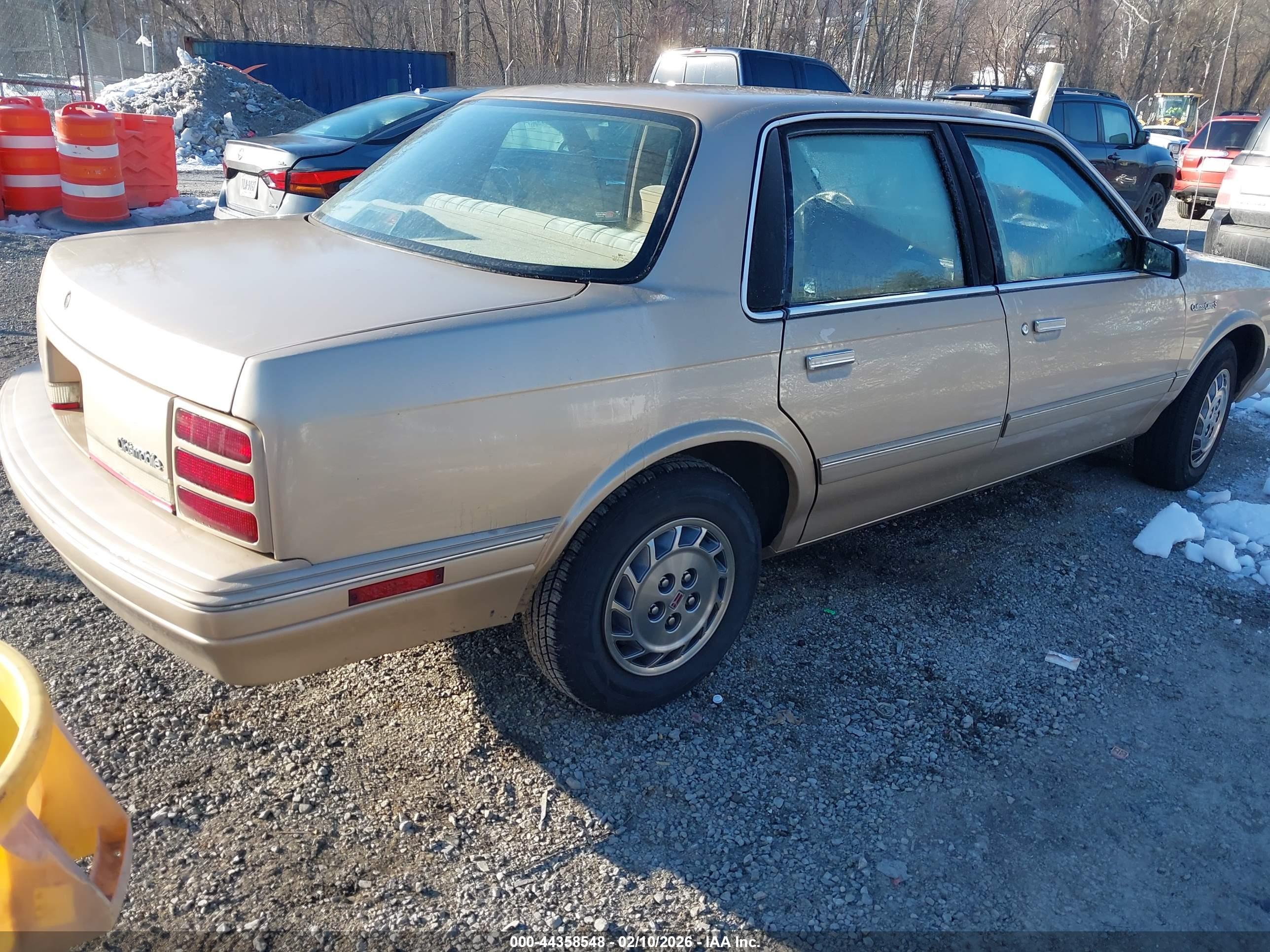 OLDSMOBILE CUTLASS image 4