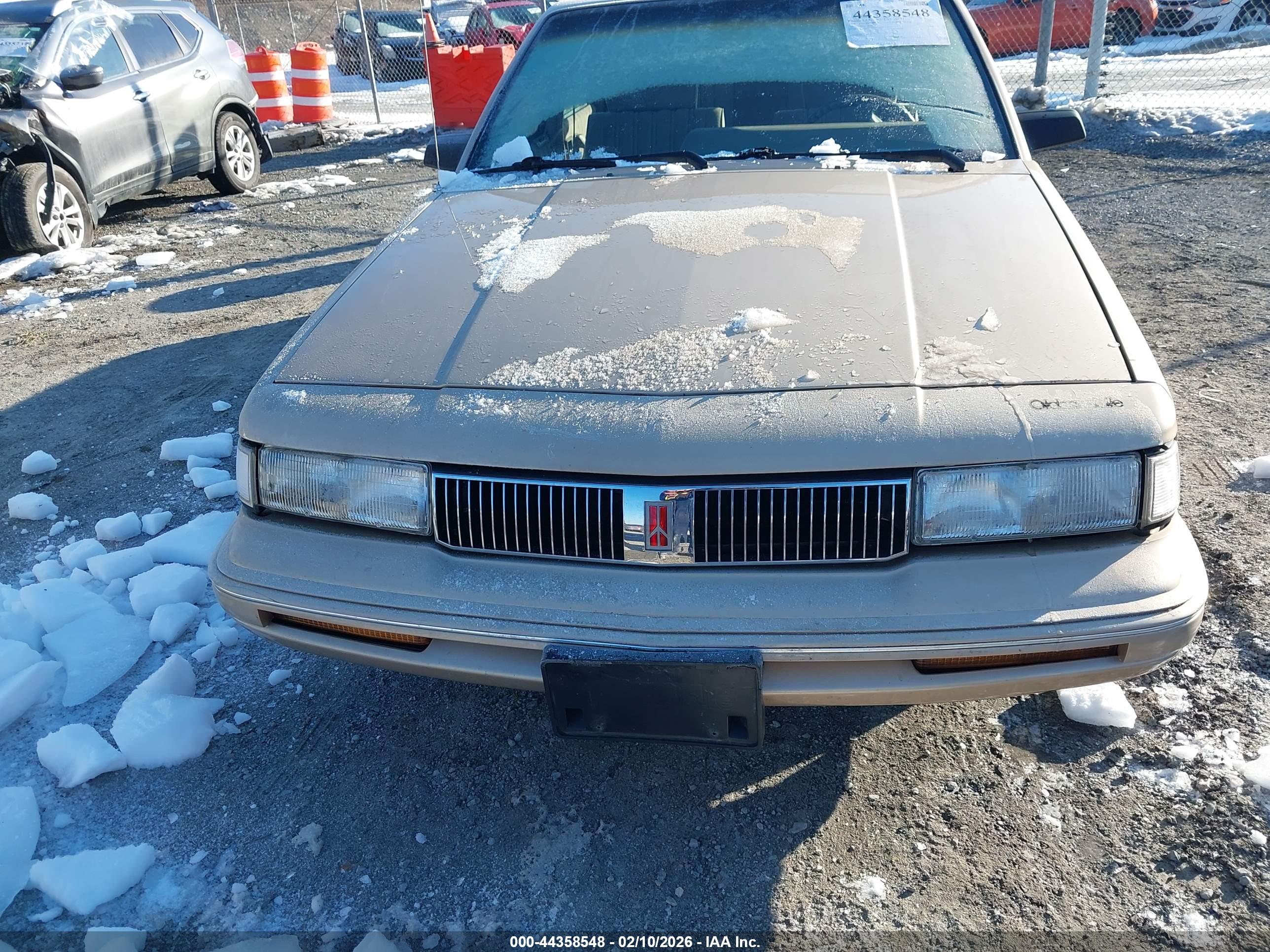 OLDSMOBILE CUTLASS image 6