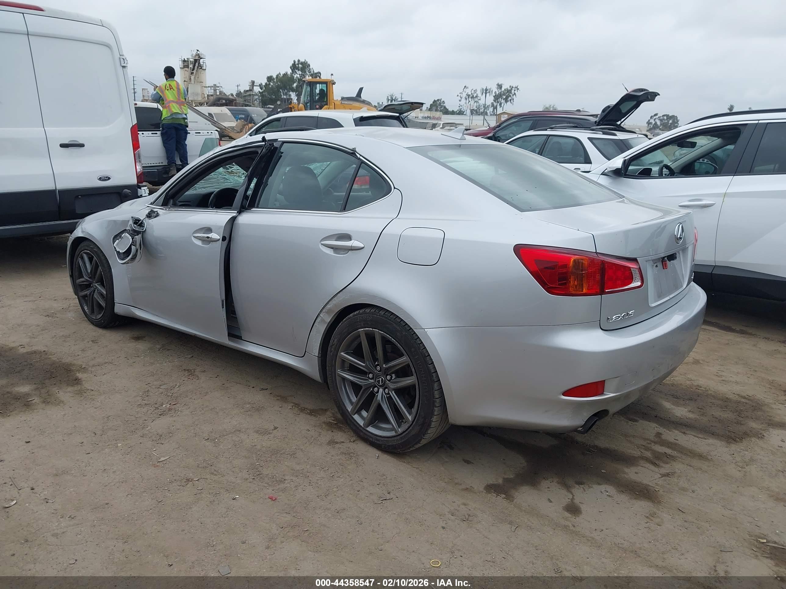 LEXUS IS image 3