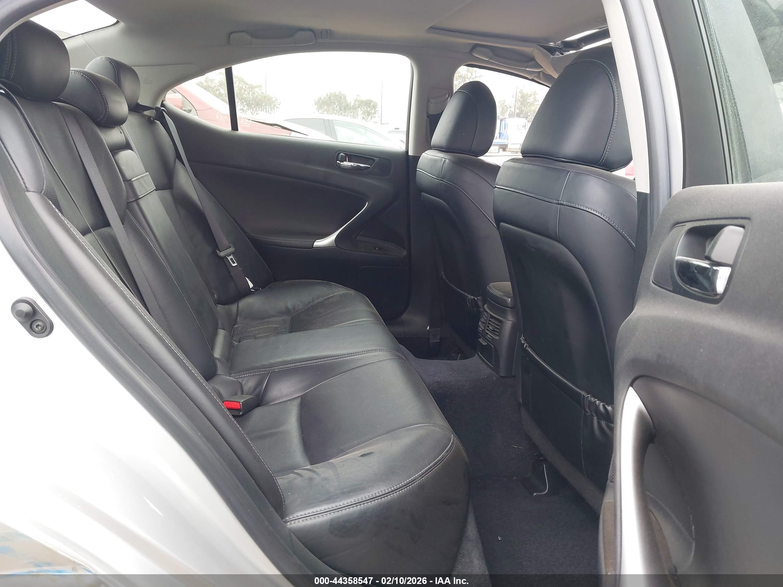 LEXUS IS image 8