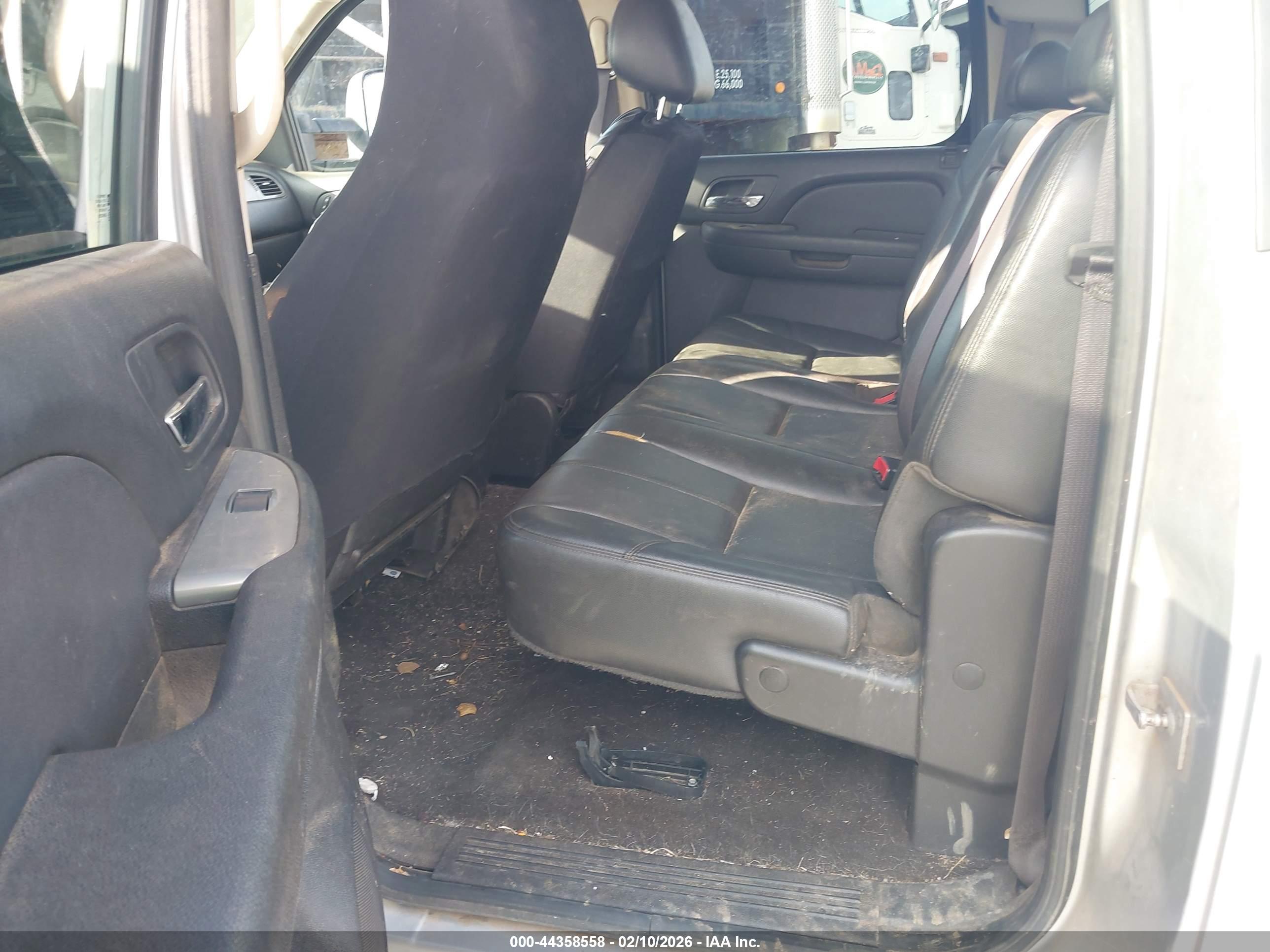 CHEVROLET SILVERADO image 8