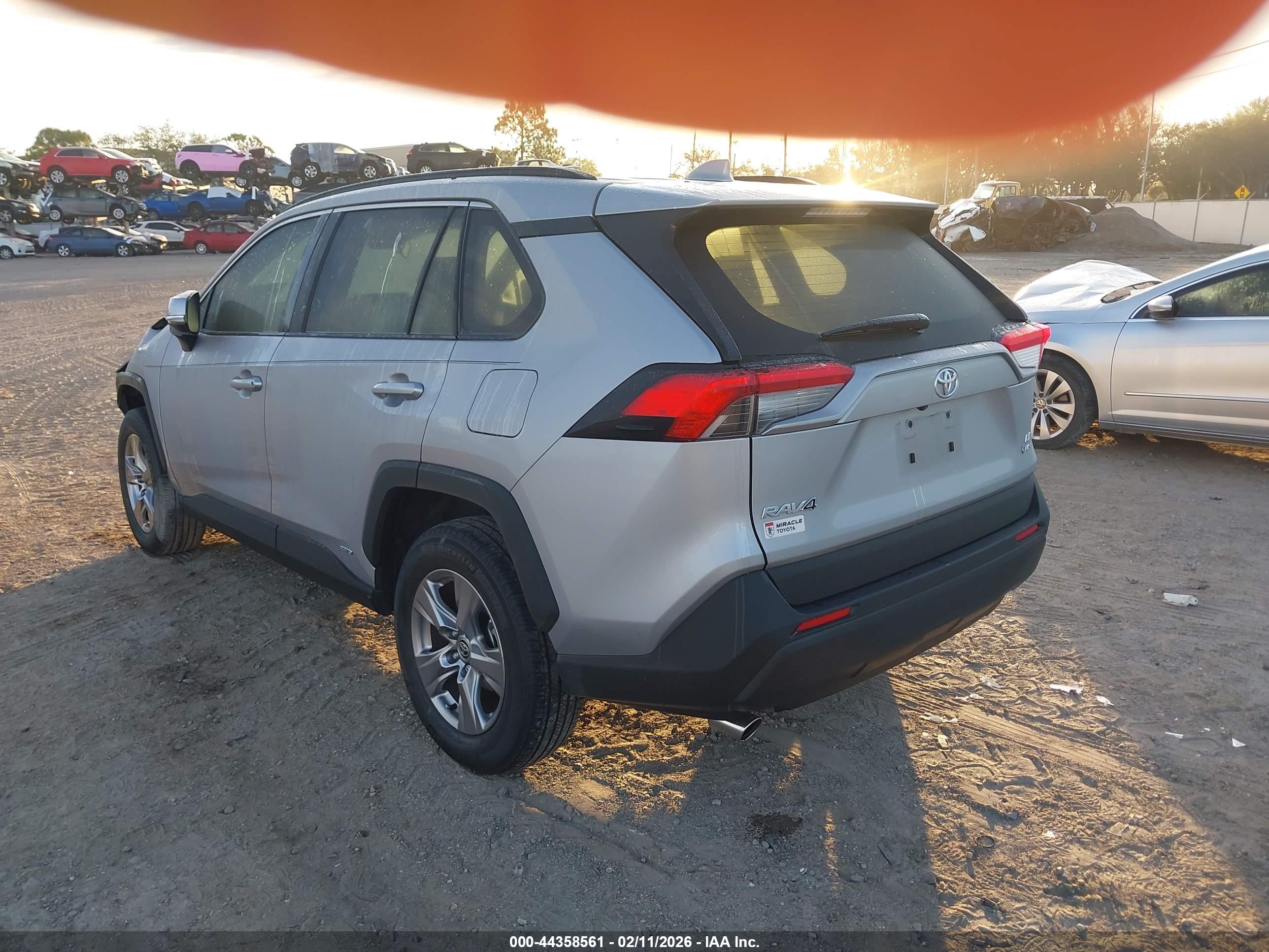 TOYOTA RAV4 image 3