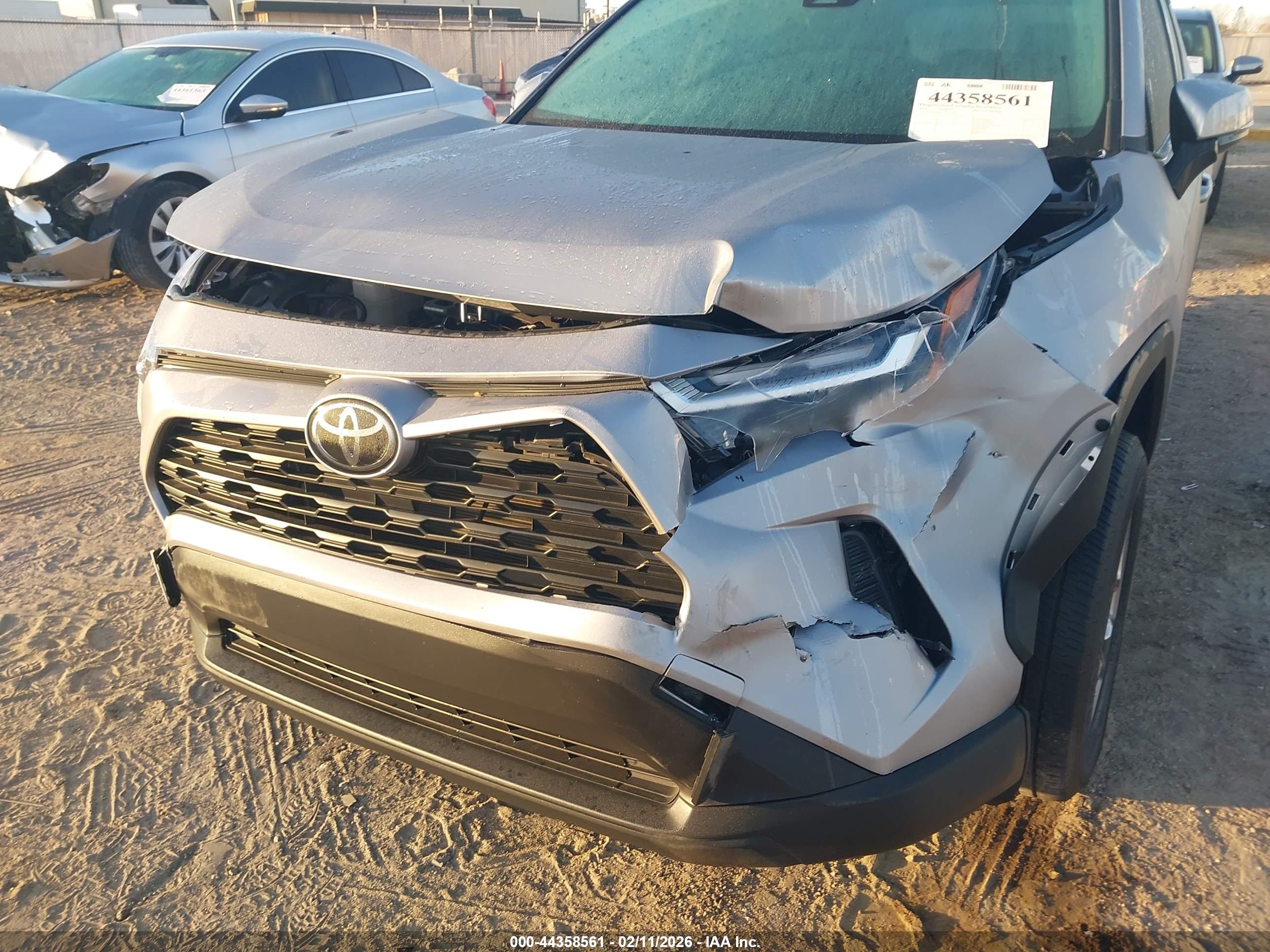 TOYOTA RAV4 image 6