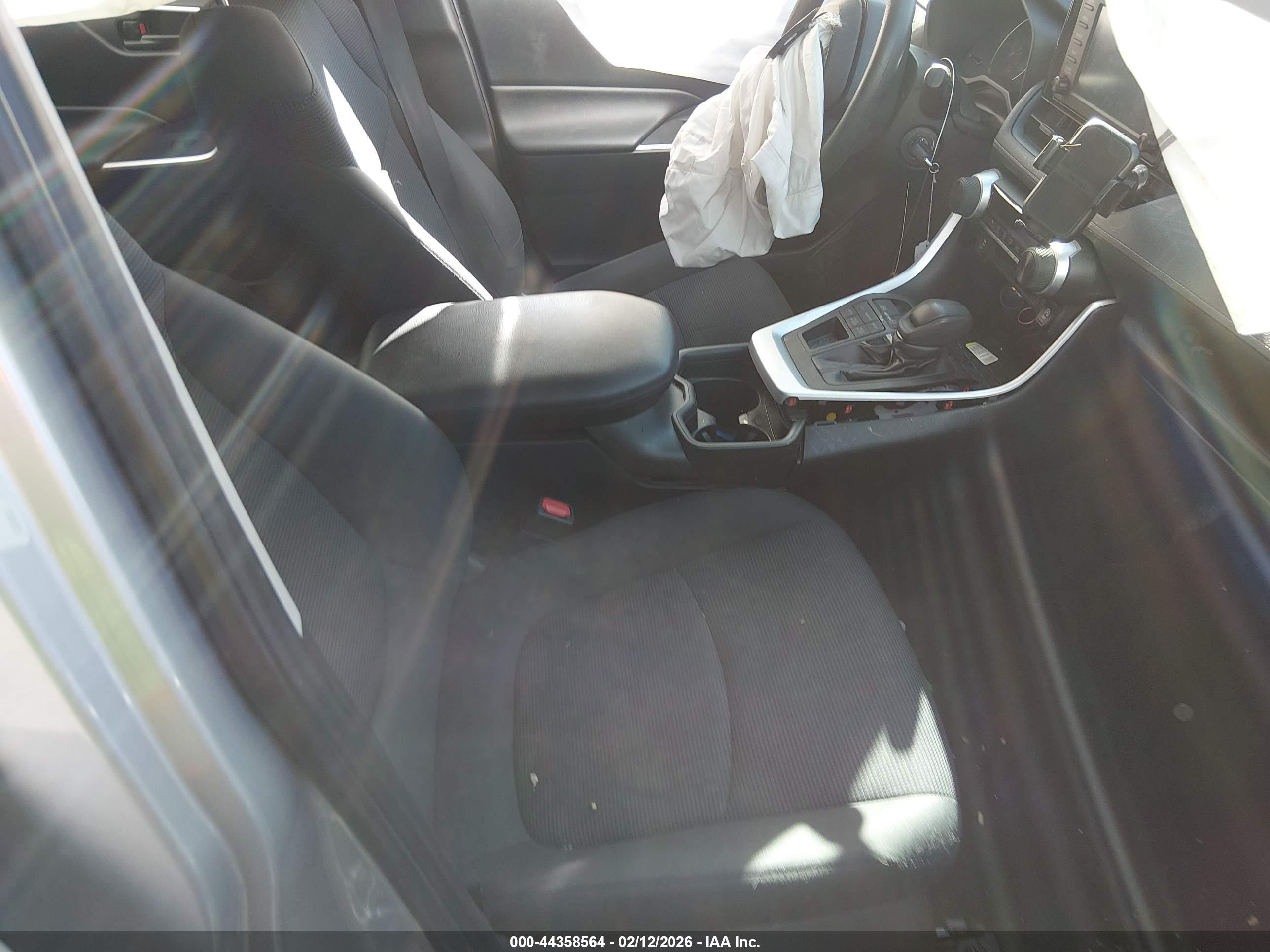 TOYOTA RAV4 image 5