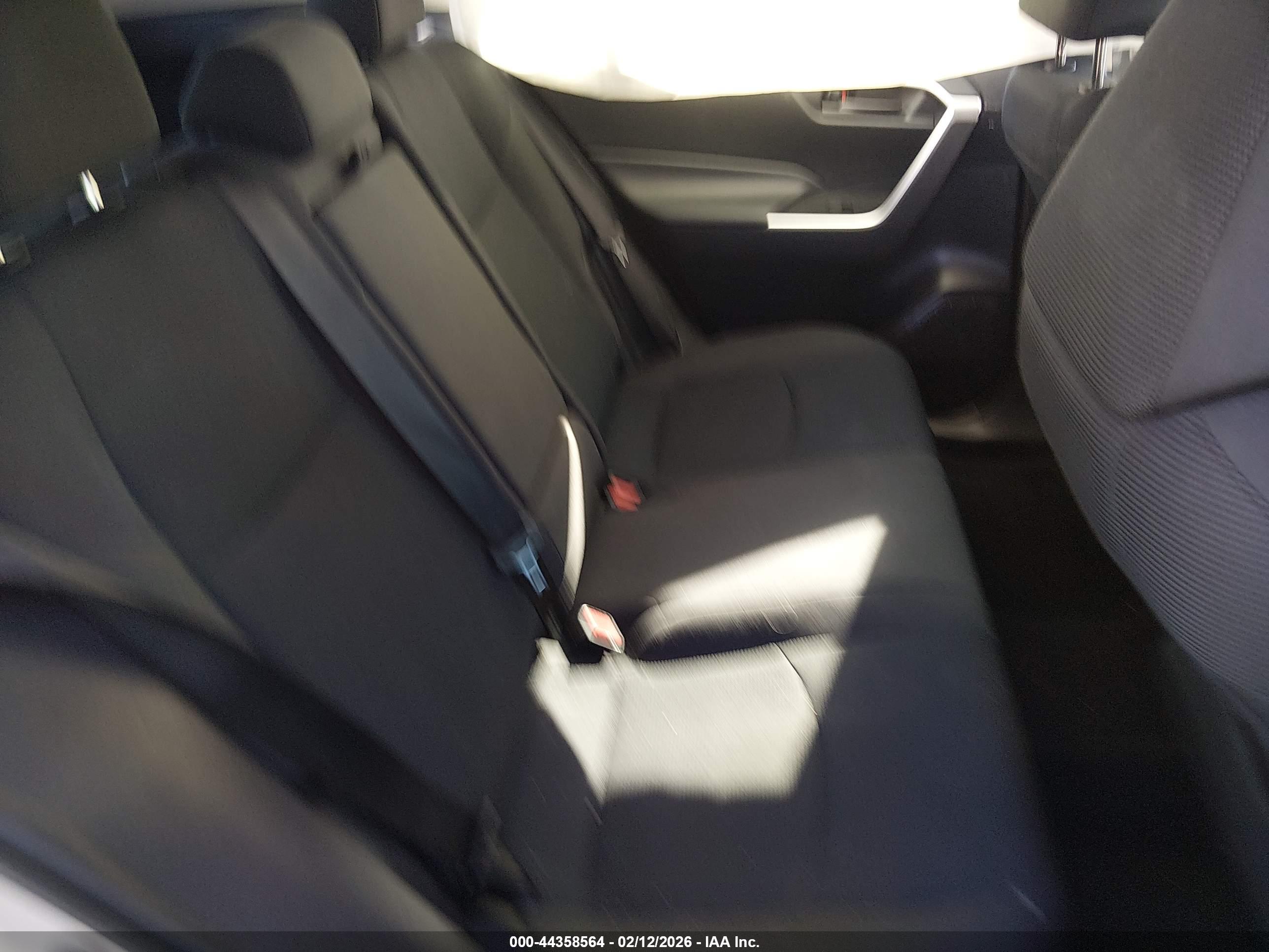 TOYOTA RAV4 image 8