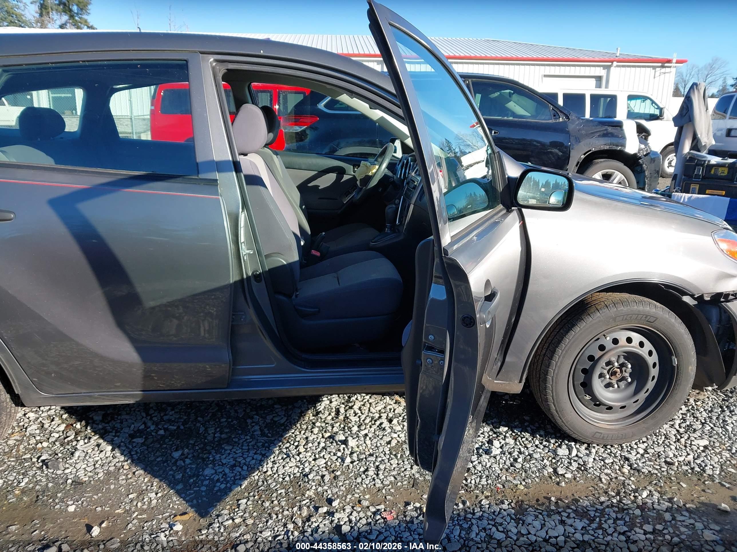 TOYOTA MATRIX image 5