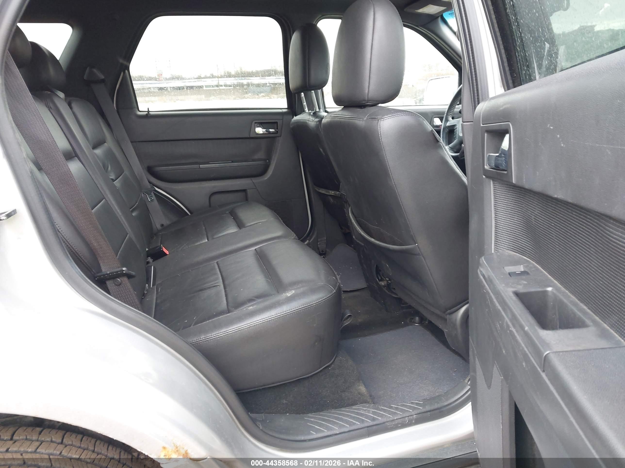 FORD ESCAPE image 8